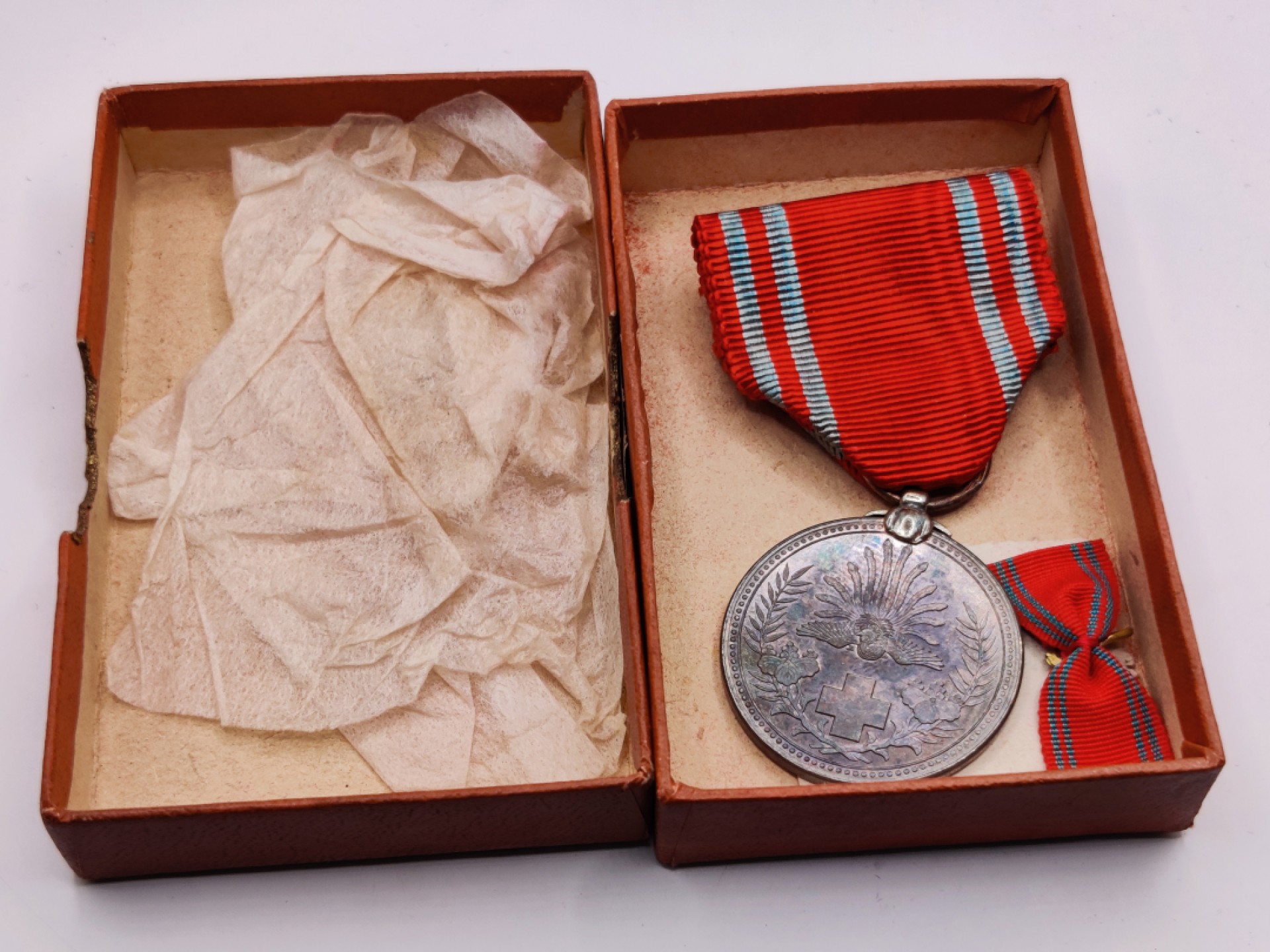 全场0元起拍 第34期 咸鱼国勋章拍卖专场 3月1日（周三）下午6：00开始 日本战时赤十字社员章 银制带盒略