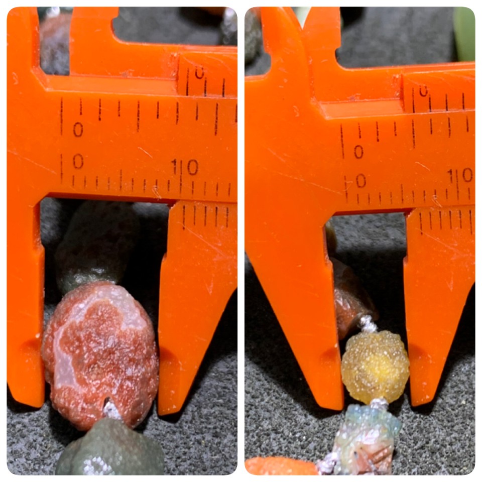 精美新疆黑山筋脉石玛瑙原石项链一条，