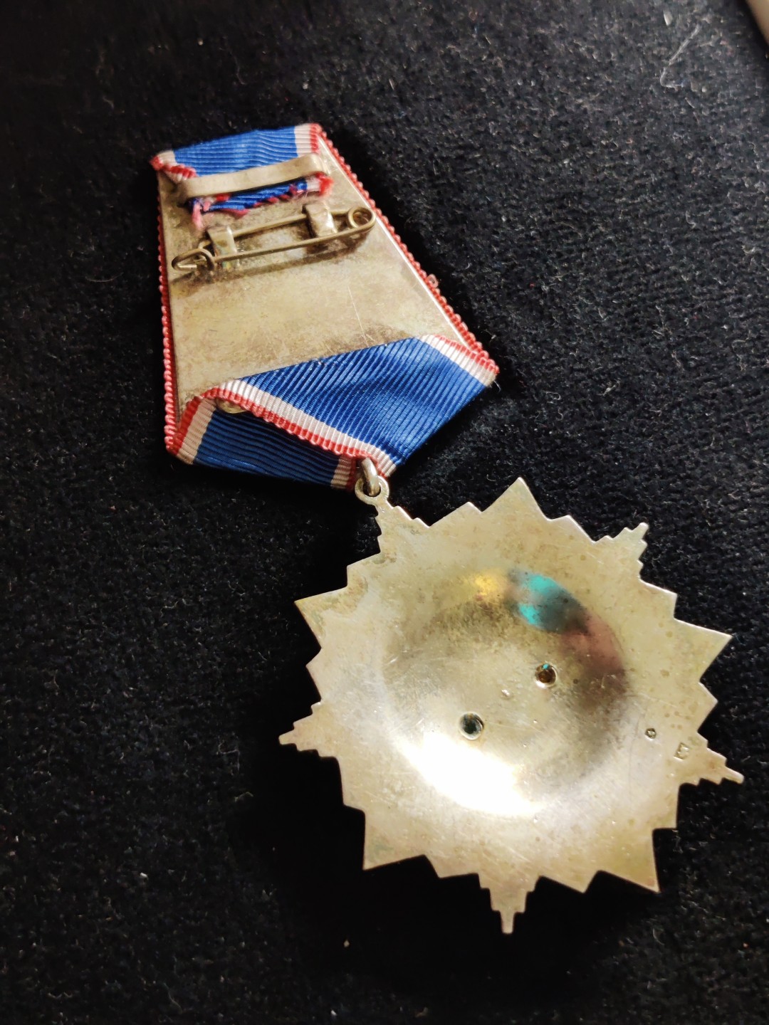 全场0元起拍 第34期 咸鱼国勋章拍卖专场 3月1日（周三）下午6：00开始 南斯拉夫旗帜勋章+