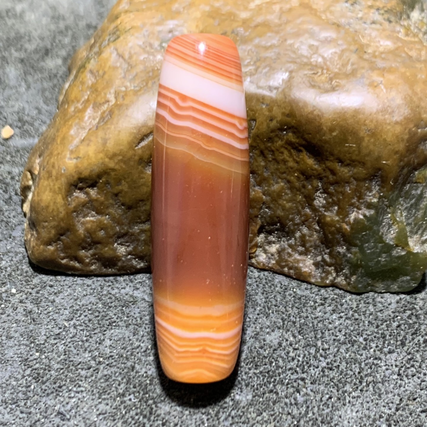 精美高玉化缠丝玛瑙桶珠一个，