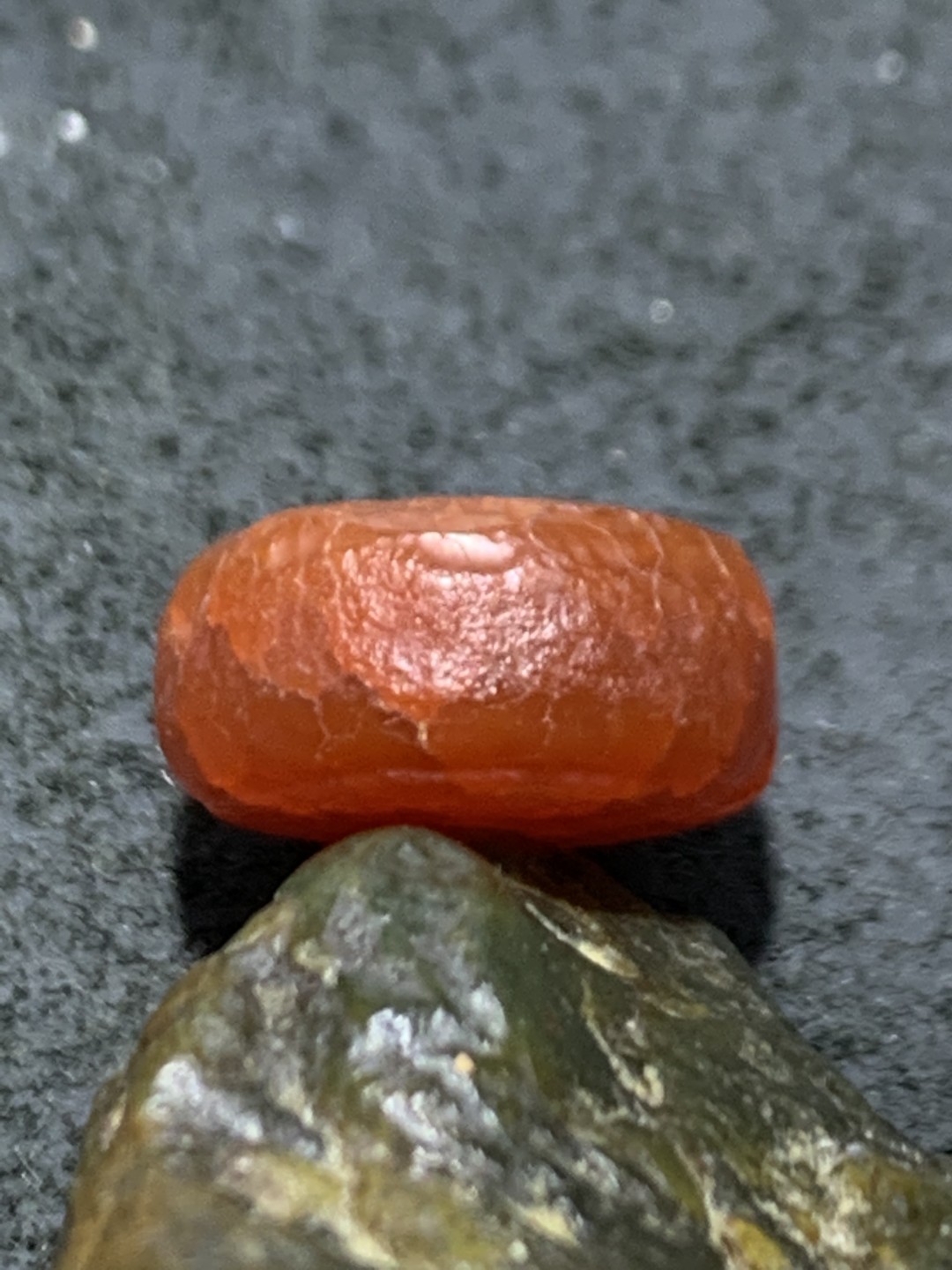 放福利！精美风化纹红龙纹玛瑙墩子一颗