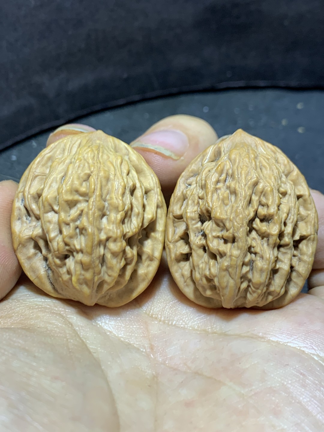 精美麦穗虎头文玩核桃一对！