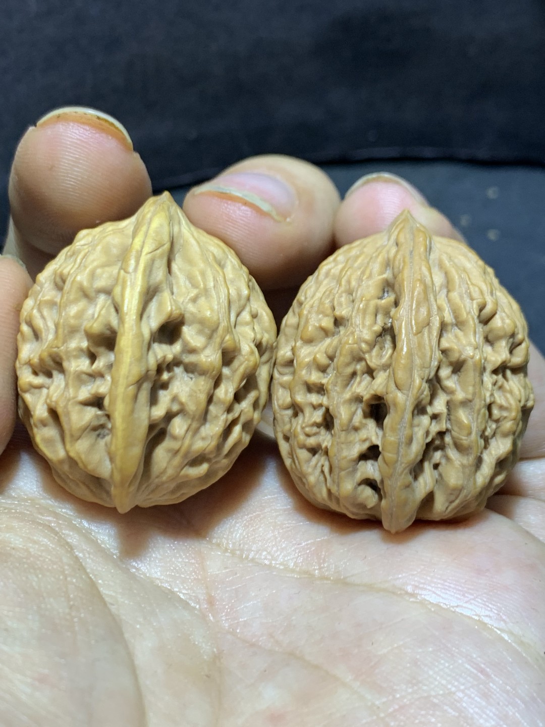 精美麦穗虎头文玩核桃一对！