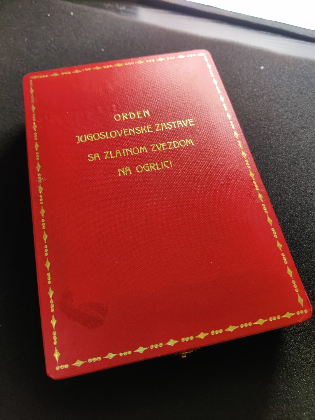 全场0元起拍 第34期 咸鱼国勋章拍卖专场 3月1日（周三）下午6：00开始 早期五火炬滚边盒版 南斯拉夫旗帜勋章颈授 带盒略+