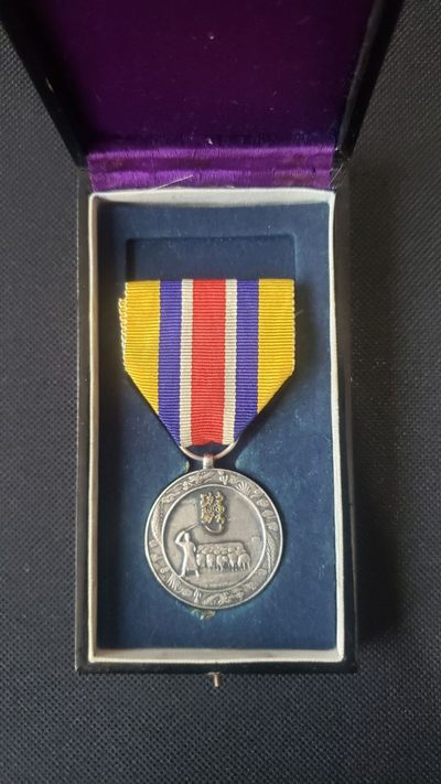 盛世勋华——号角文化勋章专场拍卖第91期（加群请扫码加微信 加qq群请截图扫码） - 牢记历史勿忘国耻 日本伪蒙古自治政府肇建功劳章 带原盒