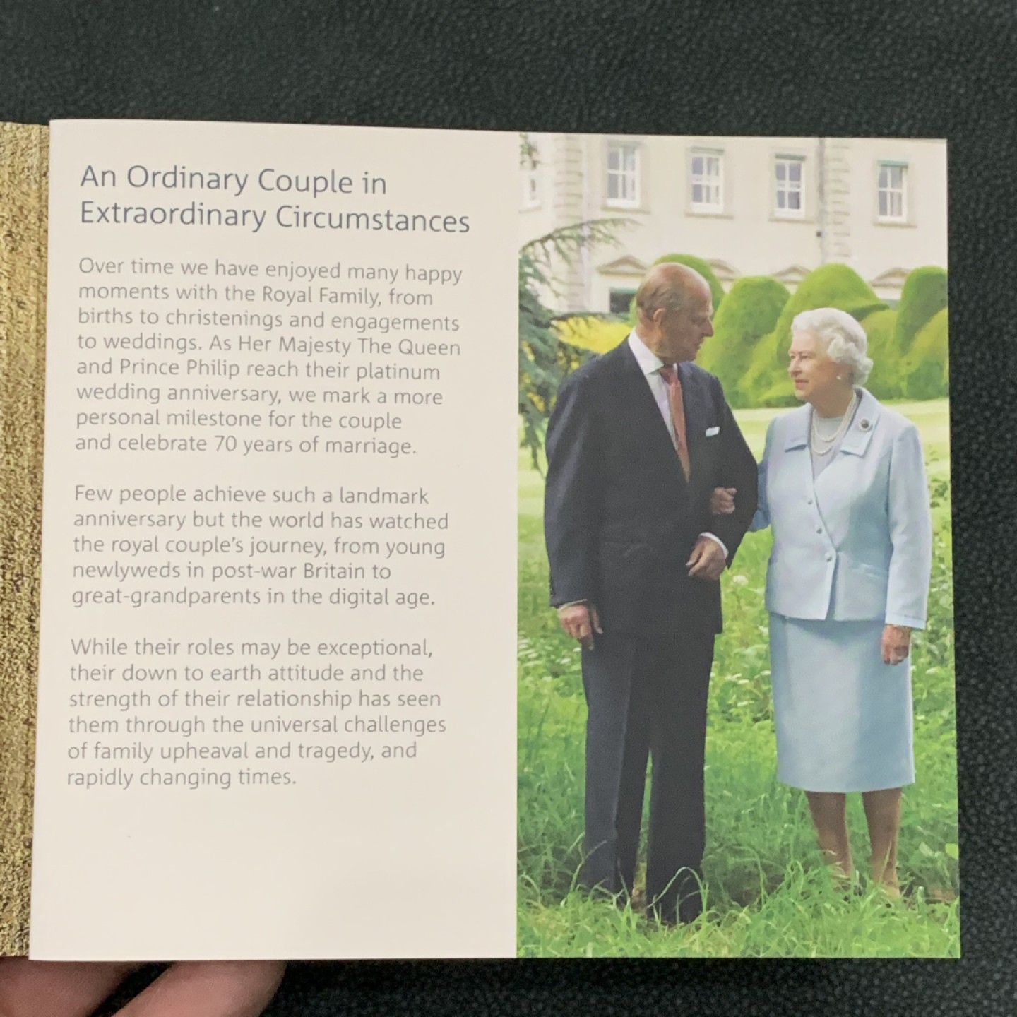 《竞宝斋》第140场-周日，周一，周四 3拍 (全场包邮) 英国 2017年 铂金婚纪念 5镑 克朗型大镍币 原包装 非常稀少