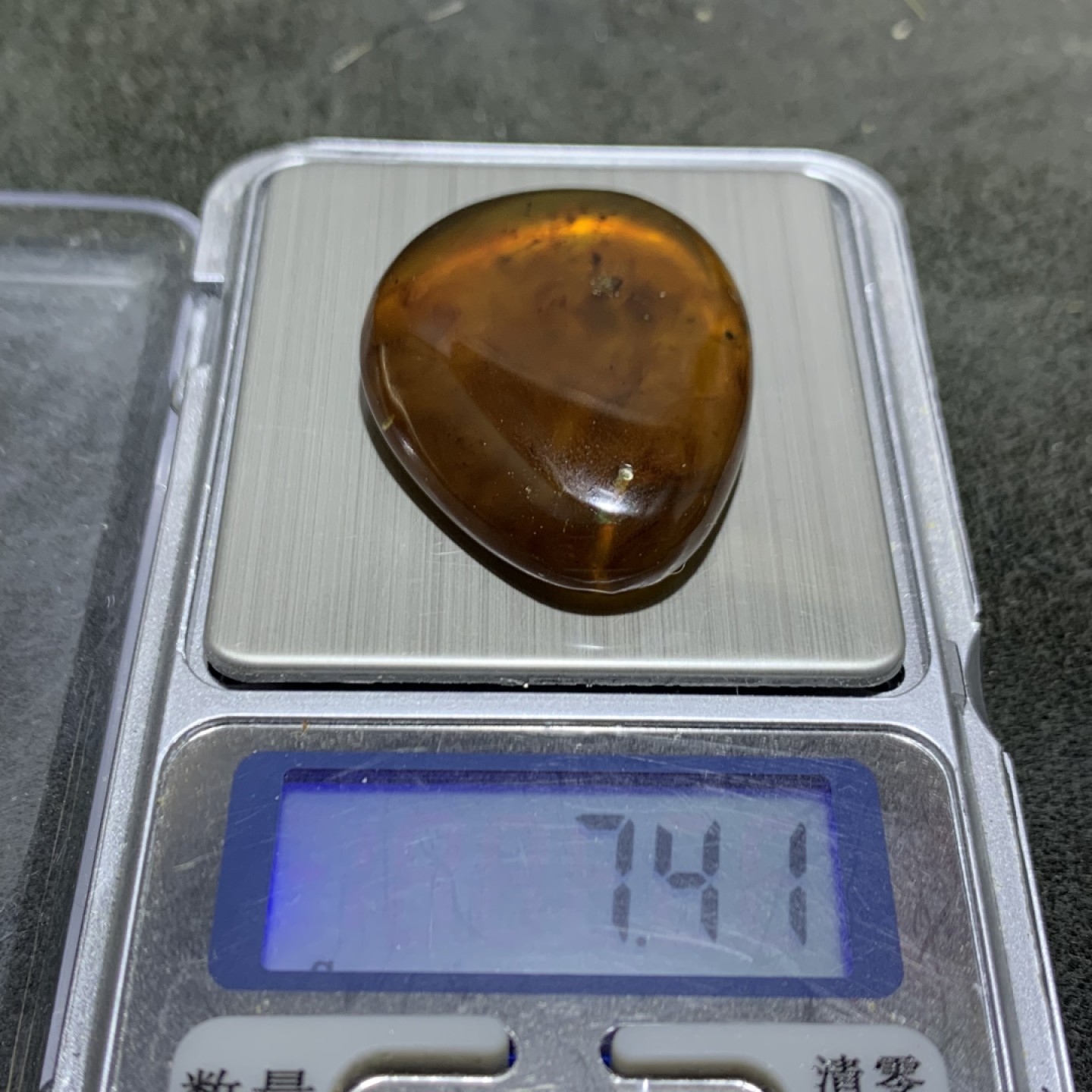 精美缅甸金棕珀随形大吊坠一个，
