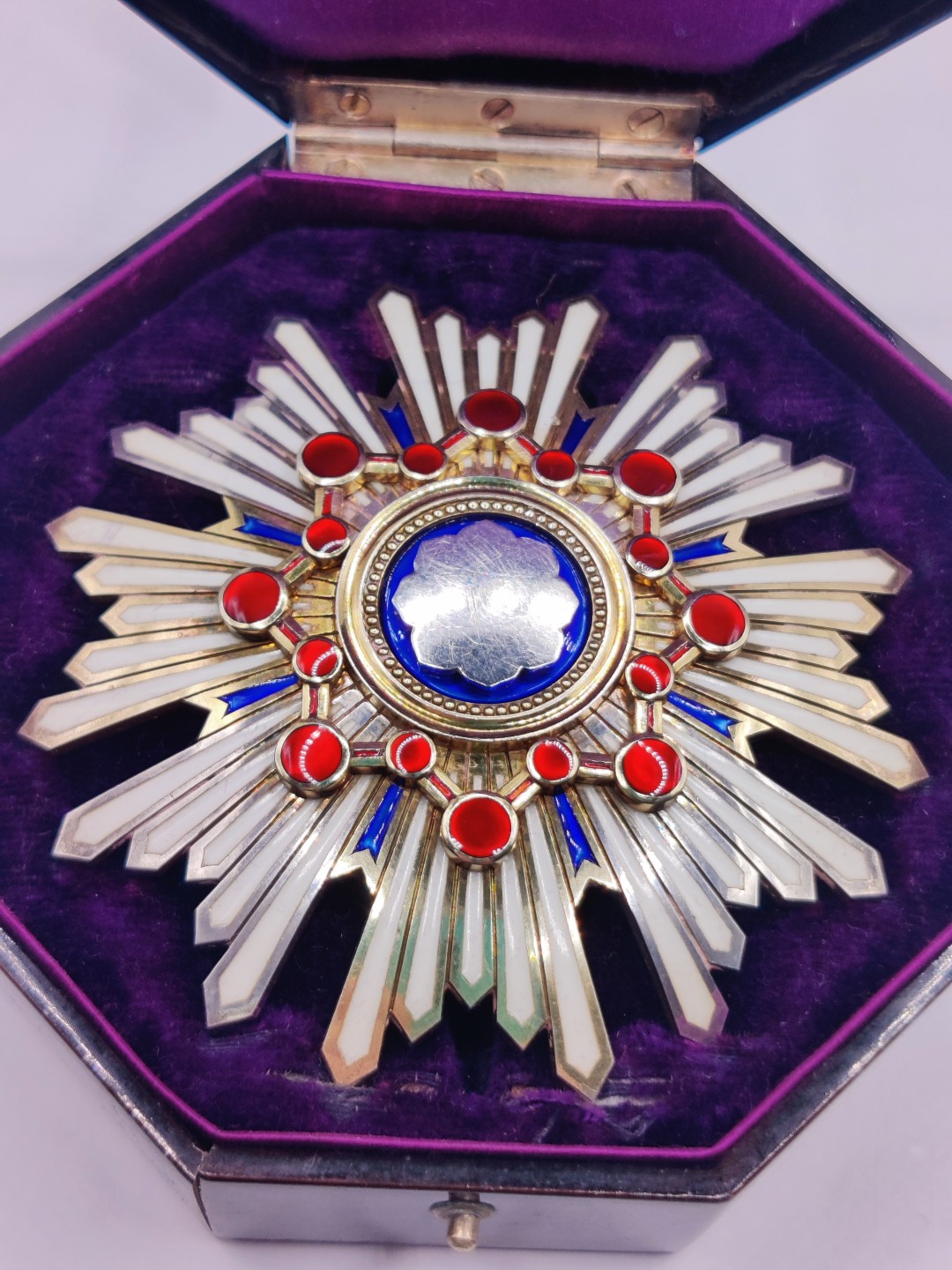 全场0元起拍 第35期 咸鱼国勋章拍卖专场 3月5日（周日）下午6：00开始 明治时期八角盒二等瑞宝章 早期内缩珐琅 银制