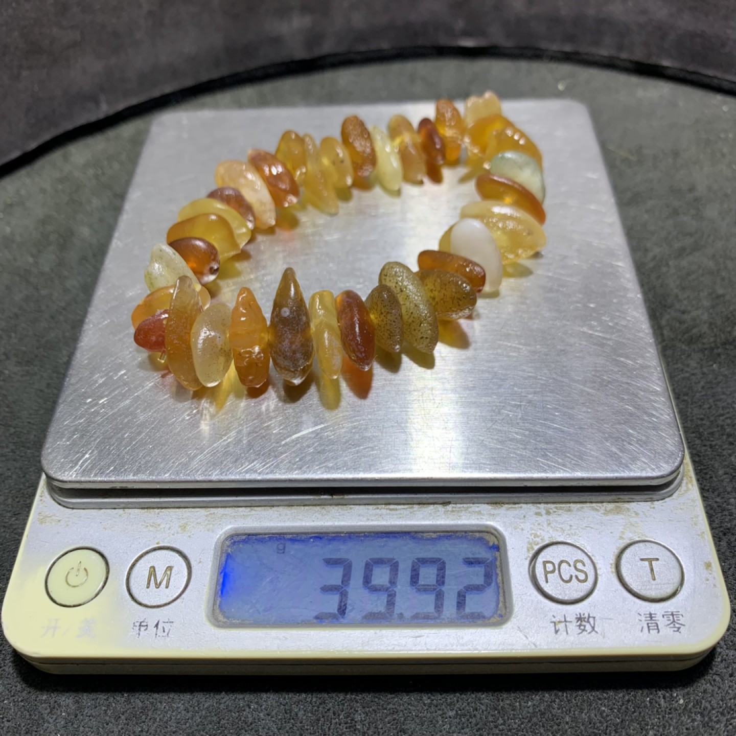 精美阿拉善瓜子型原石手串一条