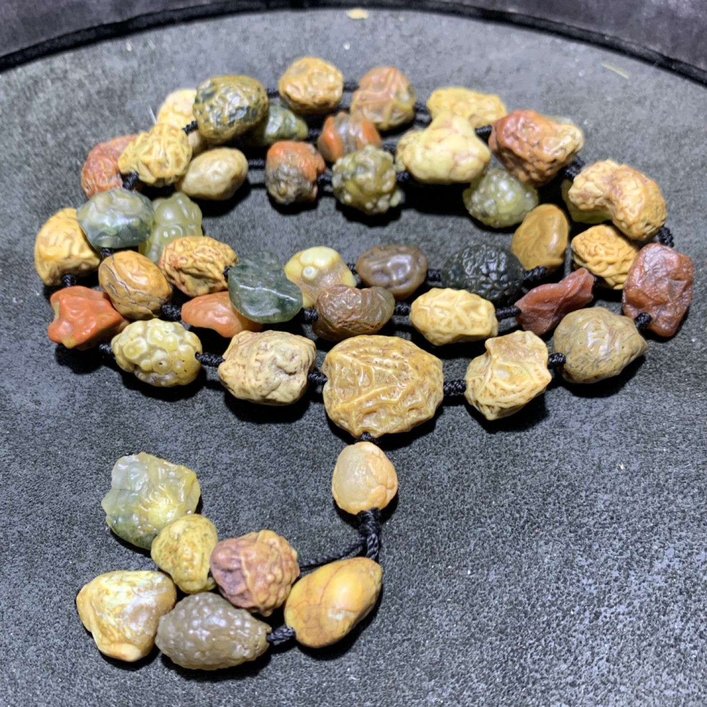 精美阿拉善大颗粒筋脉石项链一条