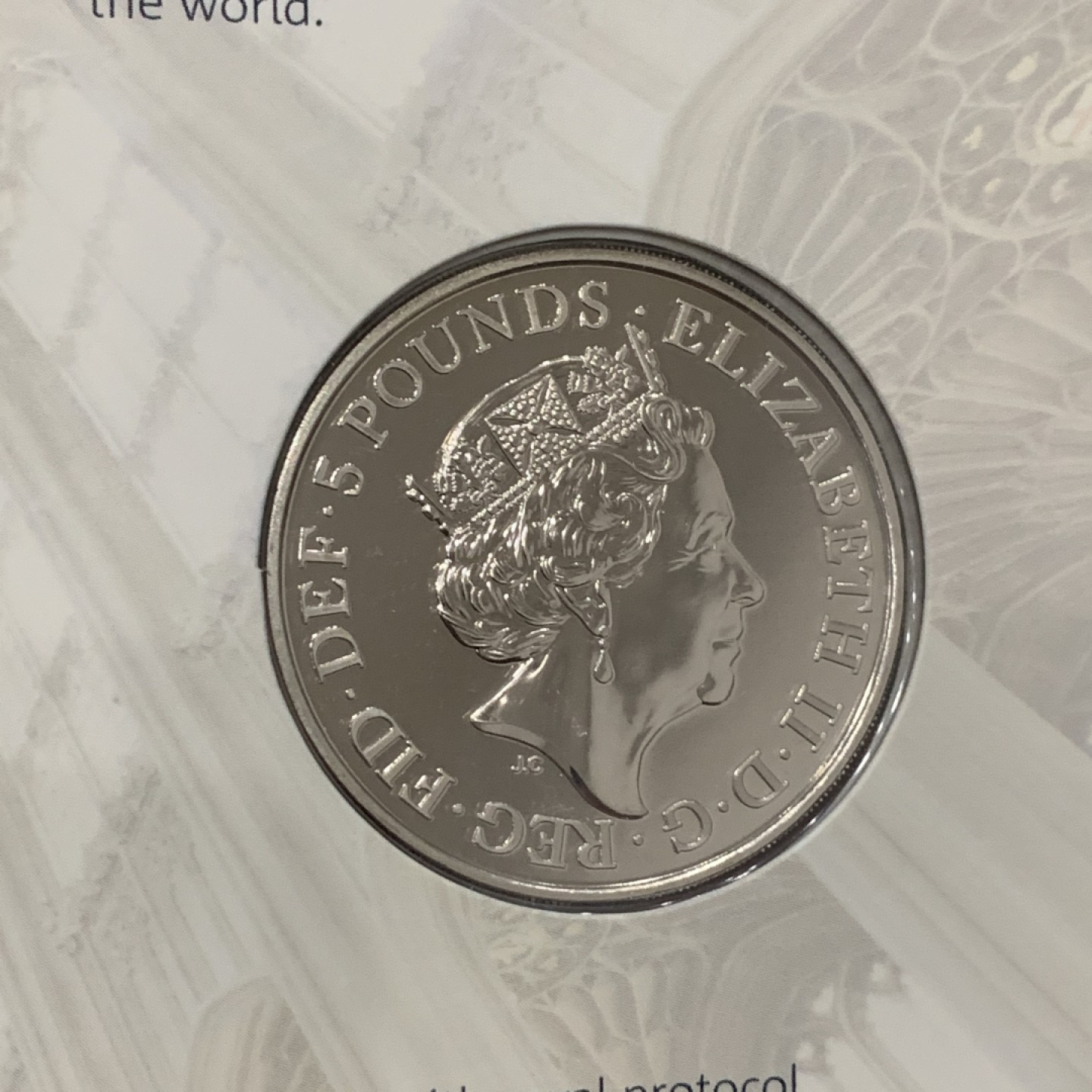 《竞宝斋》第140场-周日，周一，周四 3拍 (全场包邮) 英国 2018年 亨利王子皇家婚礼纪念 5镑 克朗型大镍币 原包装 非常稀少