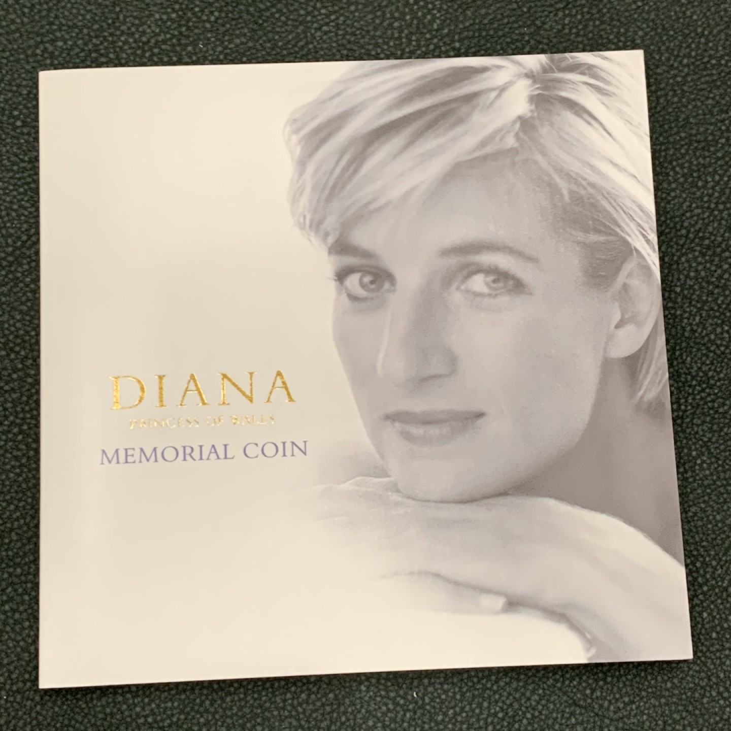 《竞宝斋》第140场-周日，周一，周四 3拍 (全场包邮) 英国 1999年 戴安娜5镑 克朗型大镍币 原包装 非常稀少