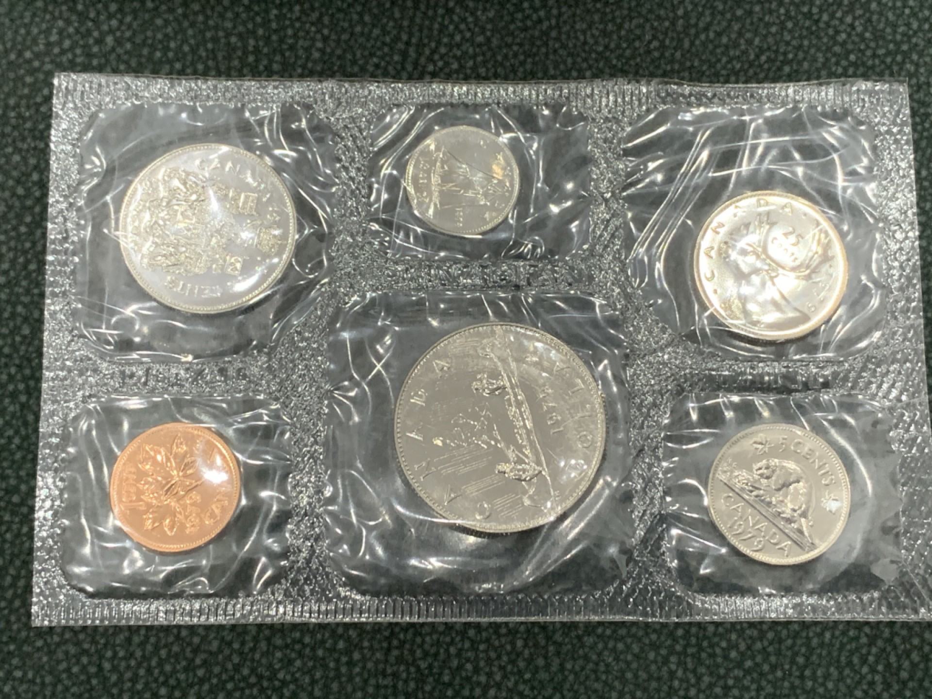 《竞宝斋》第140场-周日，周一，周四 3拍 (全场包邮) 加拿大 1979年六枚套 不同面值 原厂封装带外壳