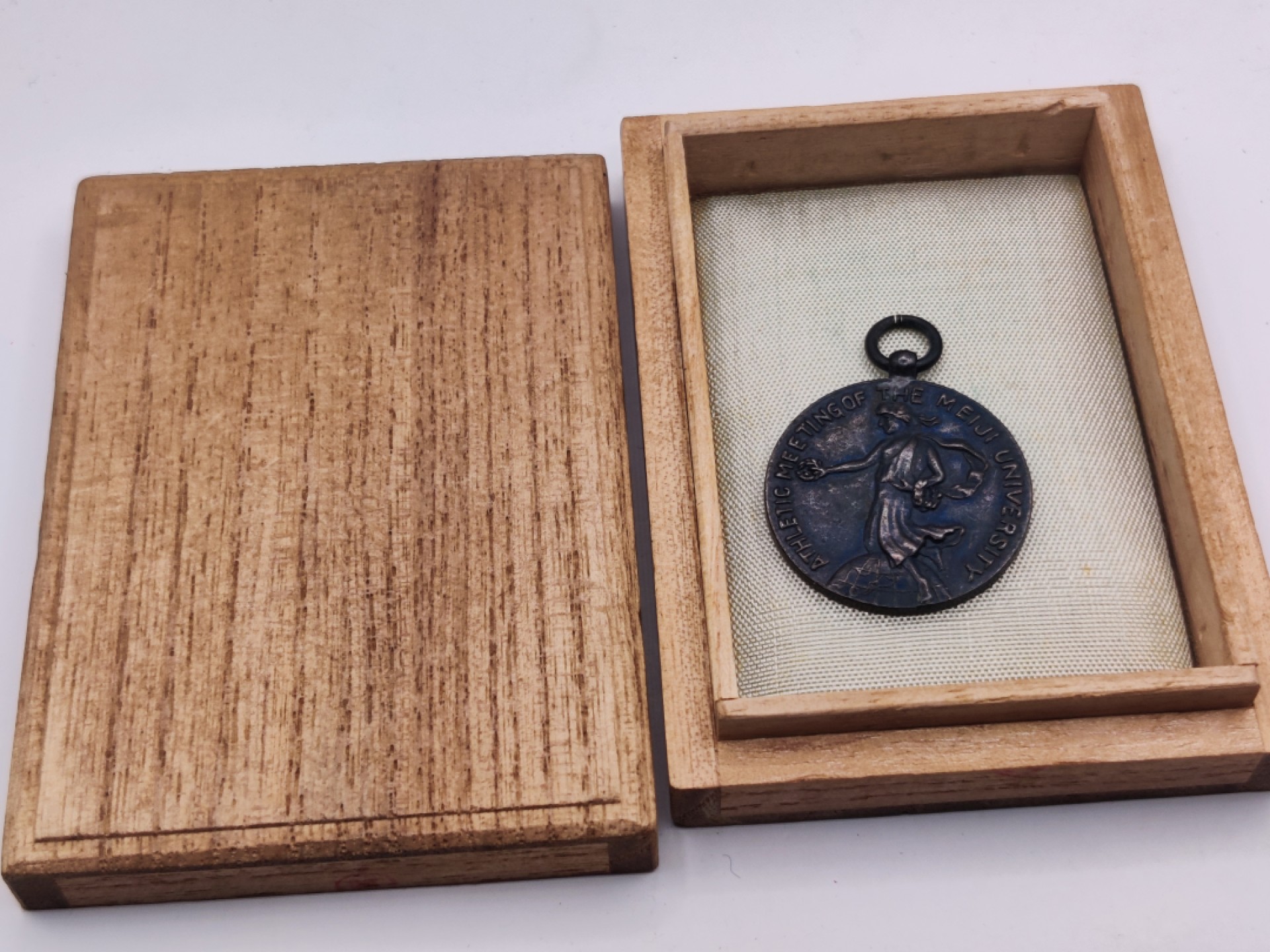 全场0元起拍 第35期 咸鱼国勋章拍卖专场 3月5日（周日）下午6：00开始 大正时期日本明治大学徽章