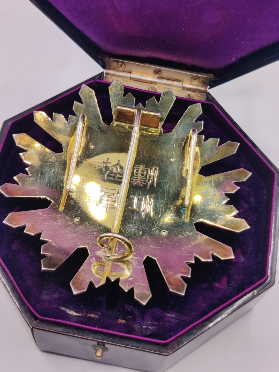 全场0元起拍 第35期 咸鱼国勋章拍卖专场 3月5日（周日）下午6：00开始 明治时期八角盒二等瑞宝章 早期内缩珐琅 银制