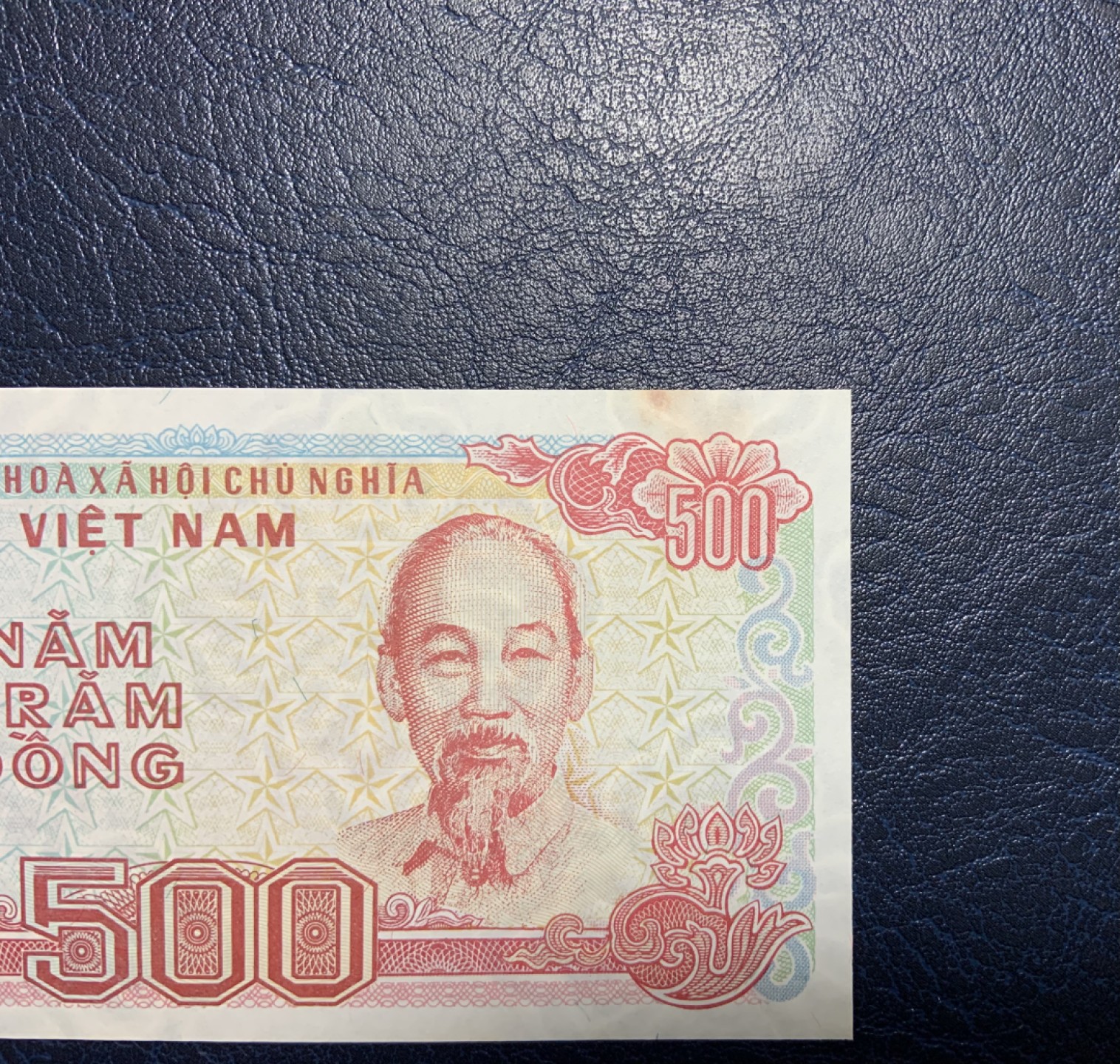 收藏联盟Quantum Auction 第236期拍卖 越南2014年抗美援越全同号纪念钞 品相UNC 其中一张有瑕疵，细节如图