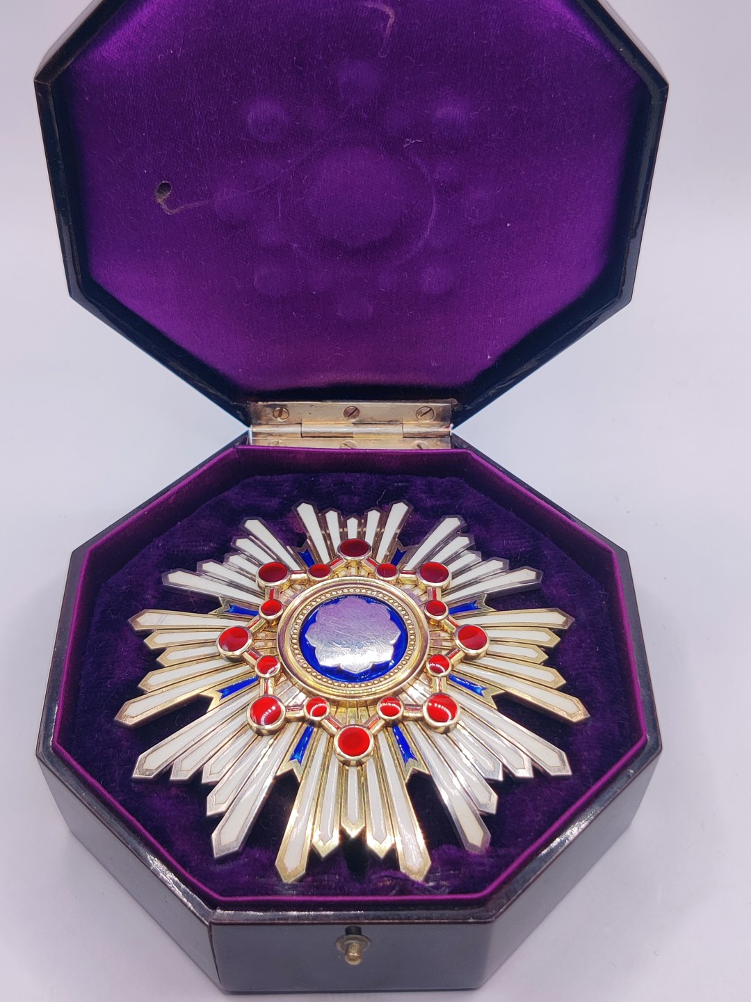 全场0元起拍 第35期 咸鱼国勋章拍卖专场 3月5日（周日）下午6：00开始 明治时期八角盒二等瑞宝章 早期内缩珐琅 银制