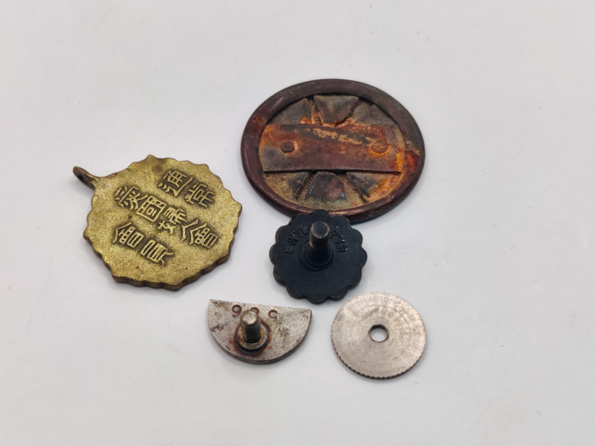 全场0元起拍 第35期 咸鱼国勋章拍卖专场 3月5日（周日）下午6：00开始 徽章一组