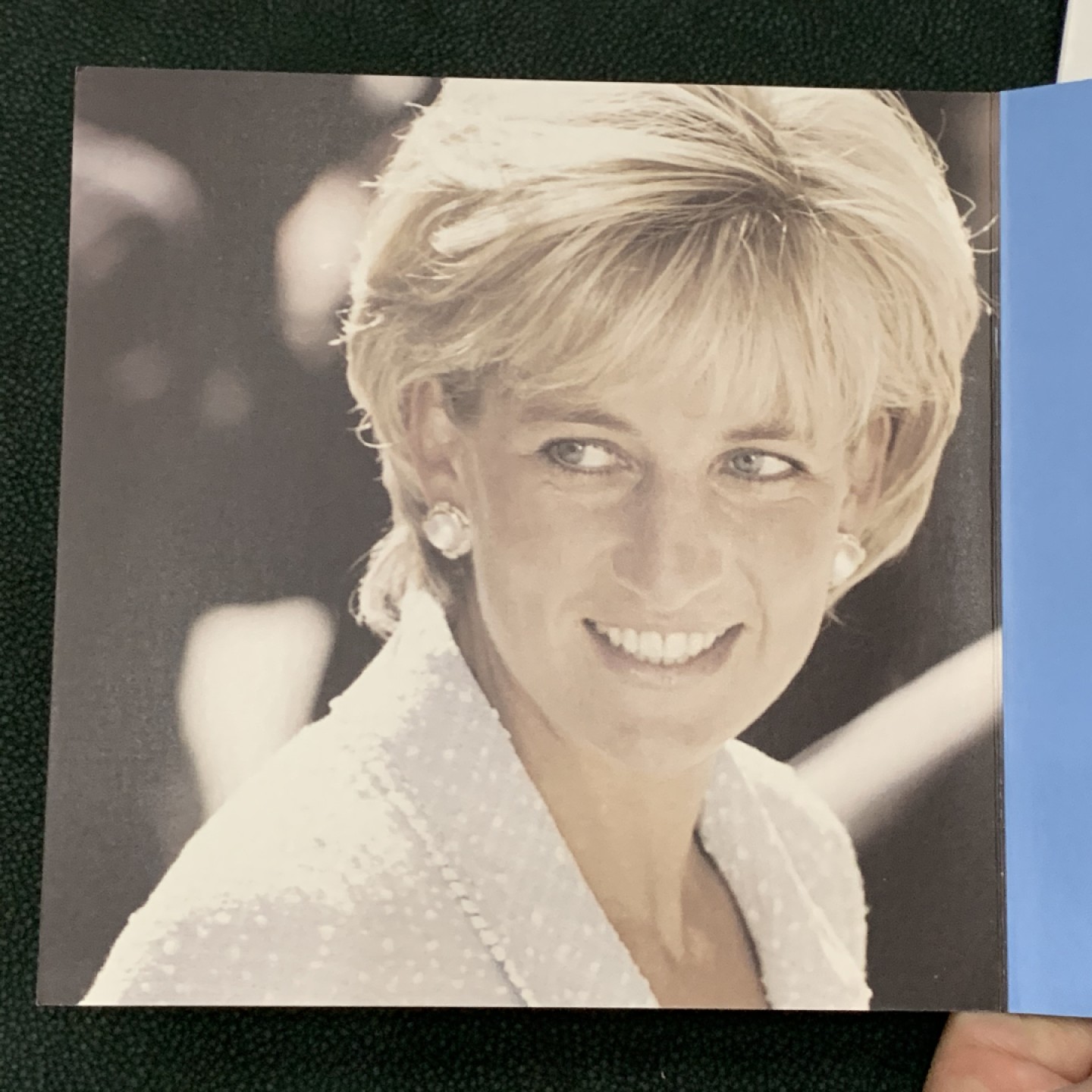 《竞宝斋》第140场-周日，周一，周四 3拍 (全场包邮) 英国 1999年 戴安娜5镑 克朗型大镍币 原包装 非常稀少