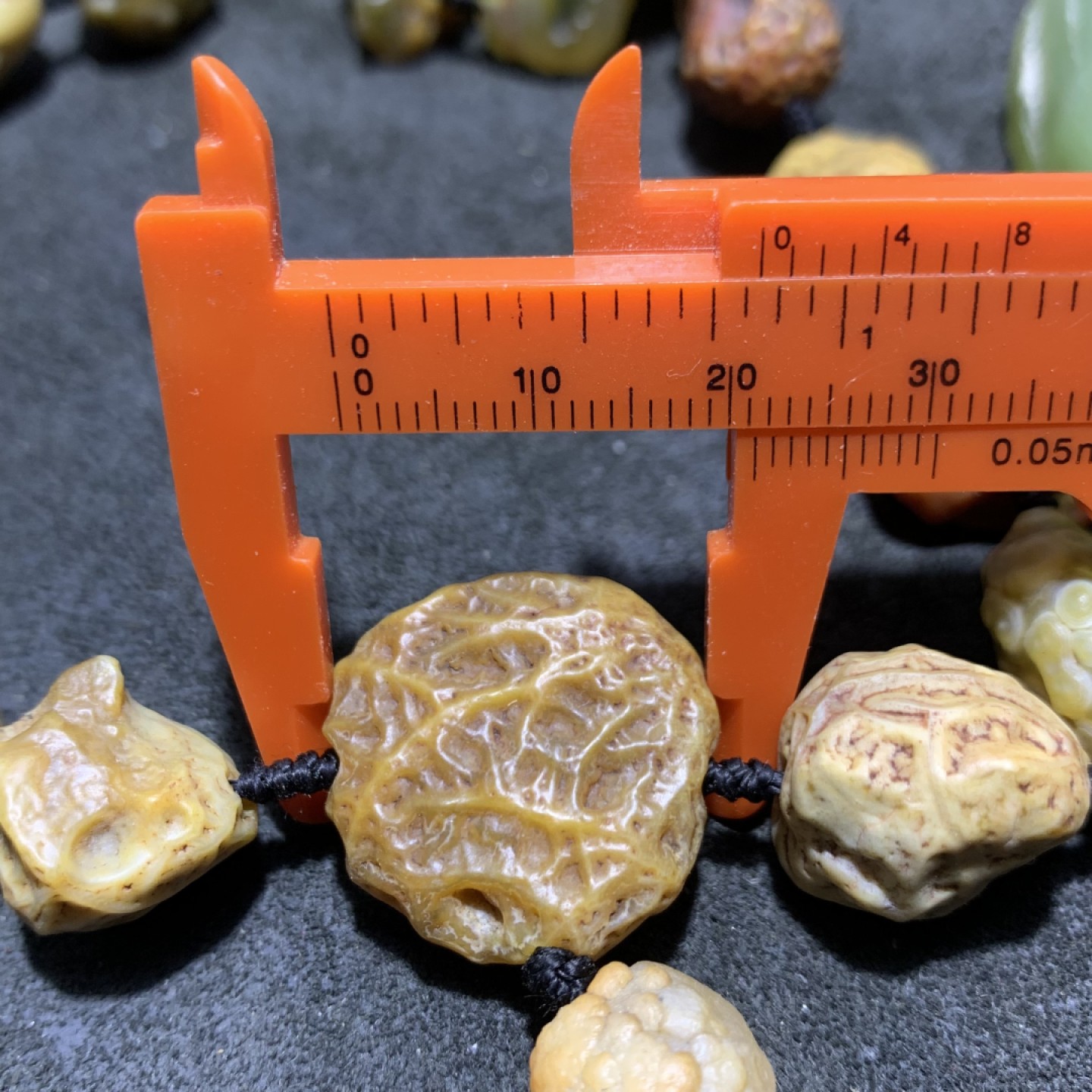 精美阿拉善大颗粒筋脉石项链一条