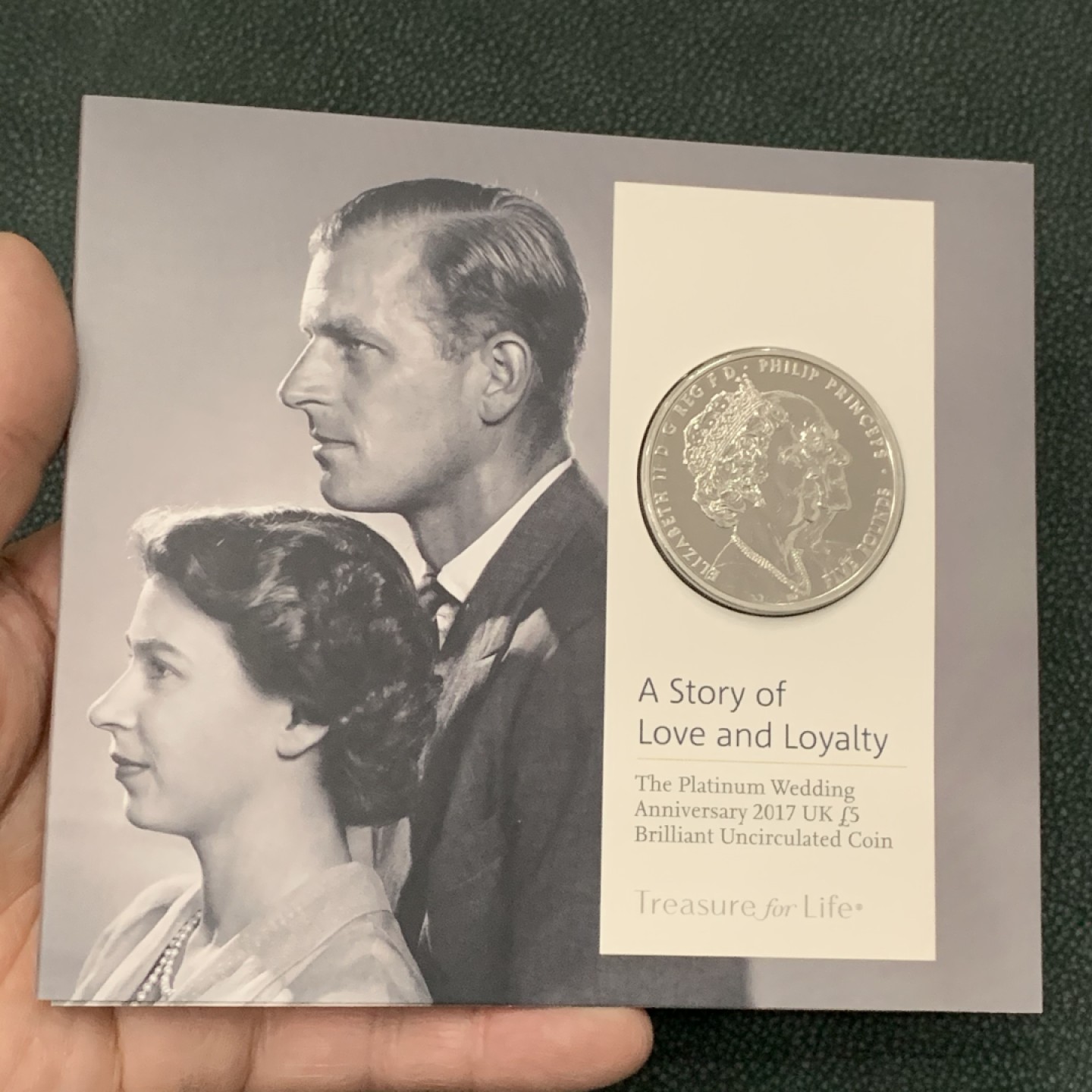 《竞宝斋》第140场-周日，周一，周四 3拍 (全场包邮) 英国 2017年 铂金婚纪念 5镑 克朗型大镍币 原包装 非常稀少