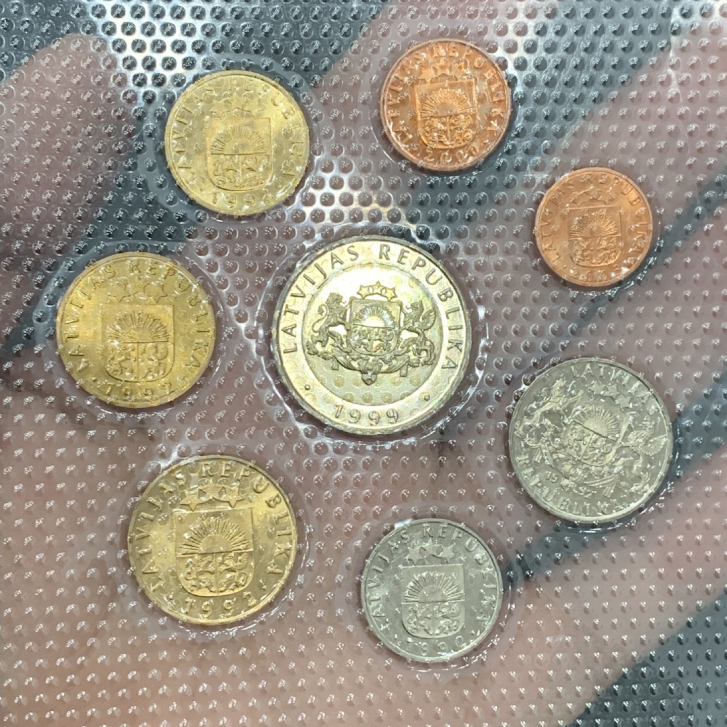 《竞宝斋》第140场-周日，周一，周四 3拍 (全场包邮) 拉脱维亚 八枚套 不同面值