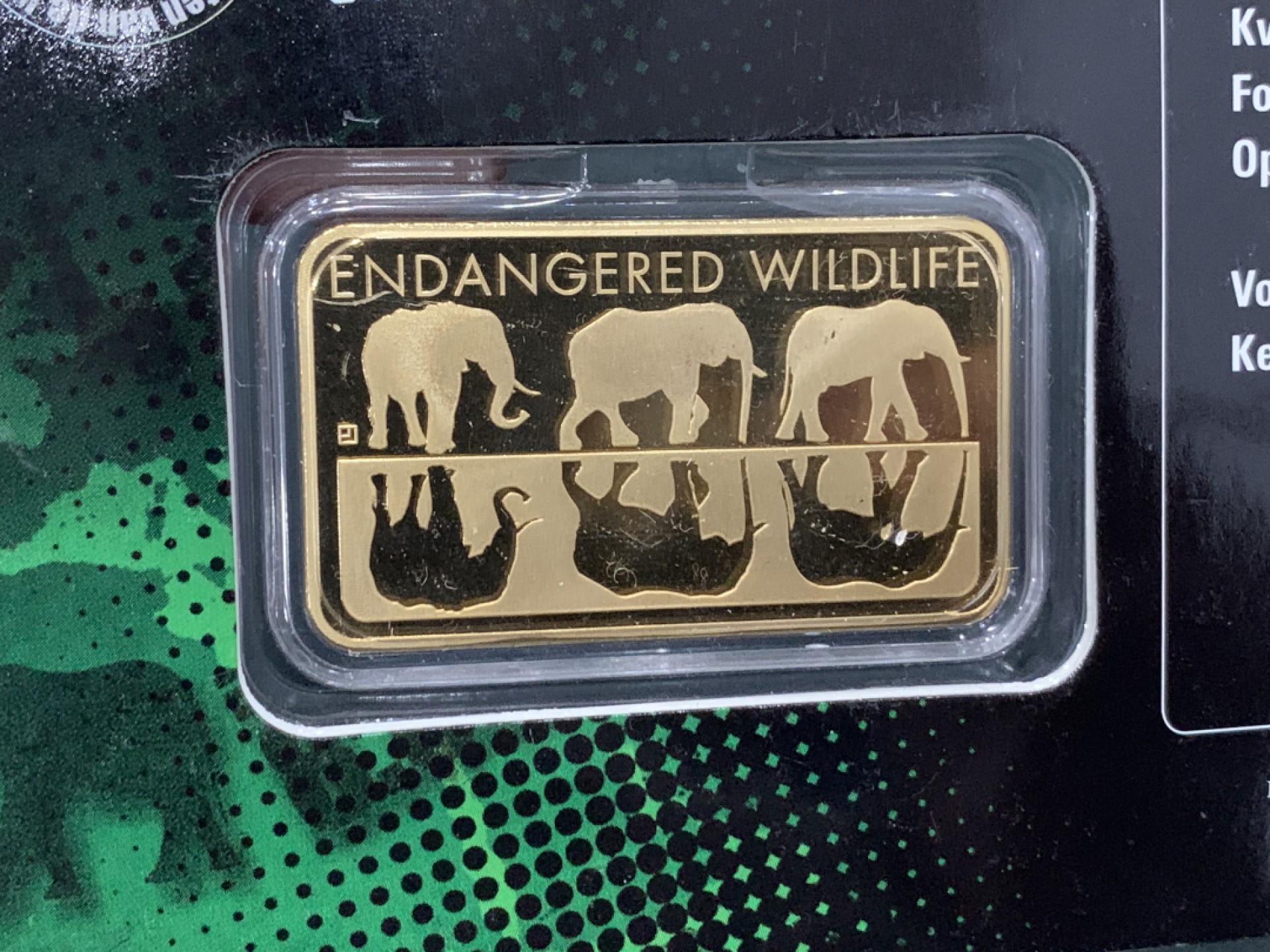 《竞宝斋》第140场-周日，周一，周四 3拍 (全场包邮) 荷兰 保护动物系列 孟加拉虎 带邮票250分 和一枚铜镀金章 28克 发行量5000枚 ，首见