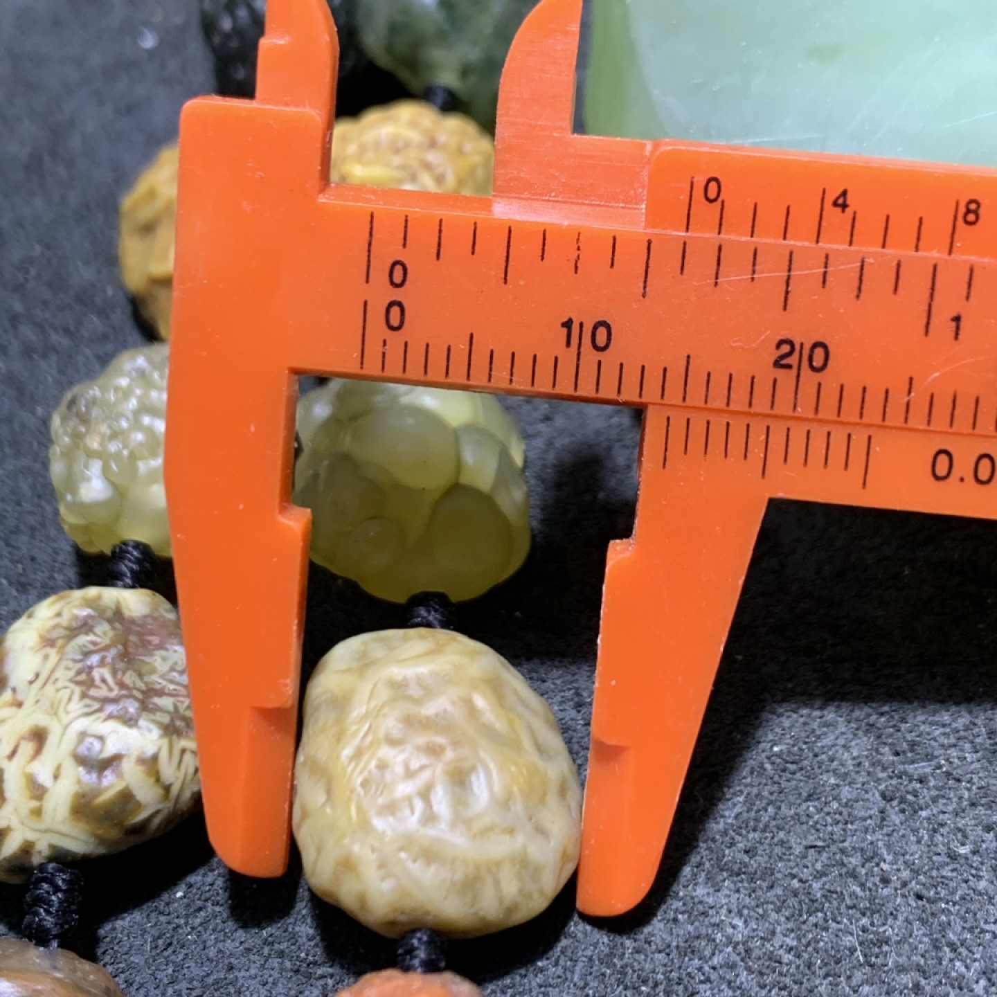 精美阿拉善大颗粒筋脉石项链一条