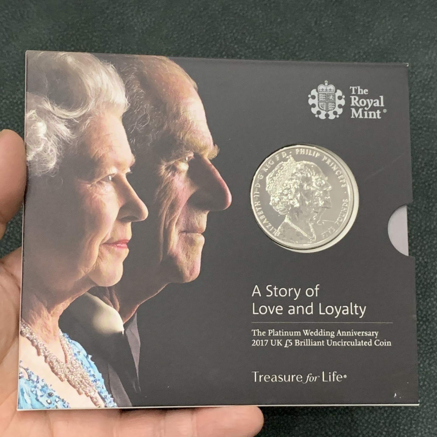 《竞宝斋》第140场-周日，周一，周四 3拍 (全场包邮) 英国 2017年 铂金婚纪念 5镑 克朗型大镍币 原包装 非常稀少