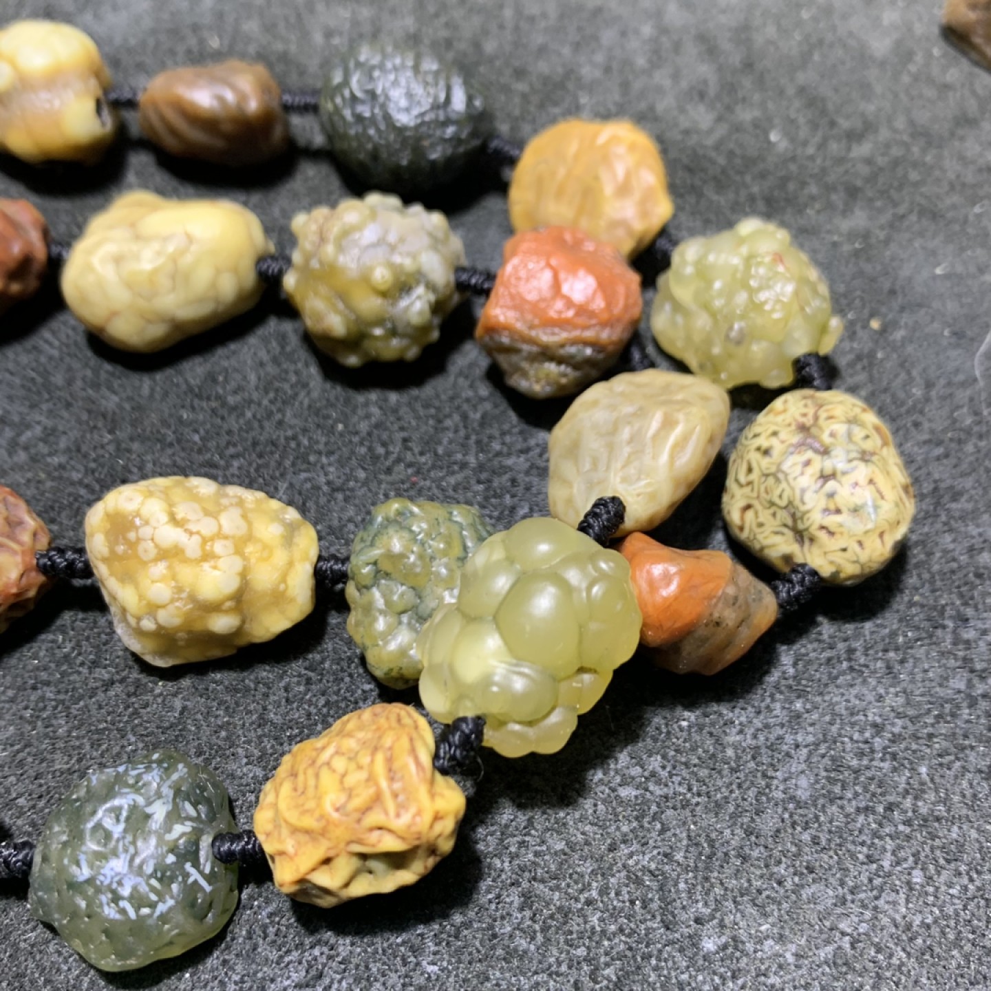 精美阿拉善大颗粒筋脉石项链一条