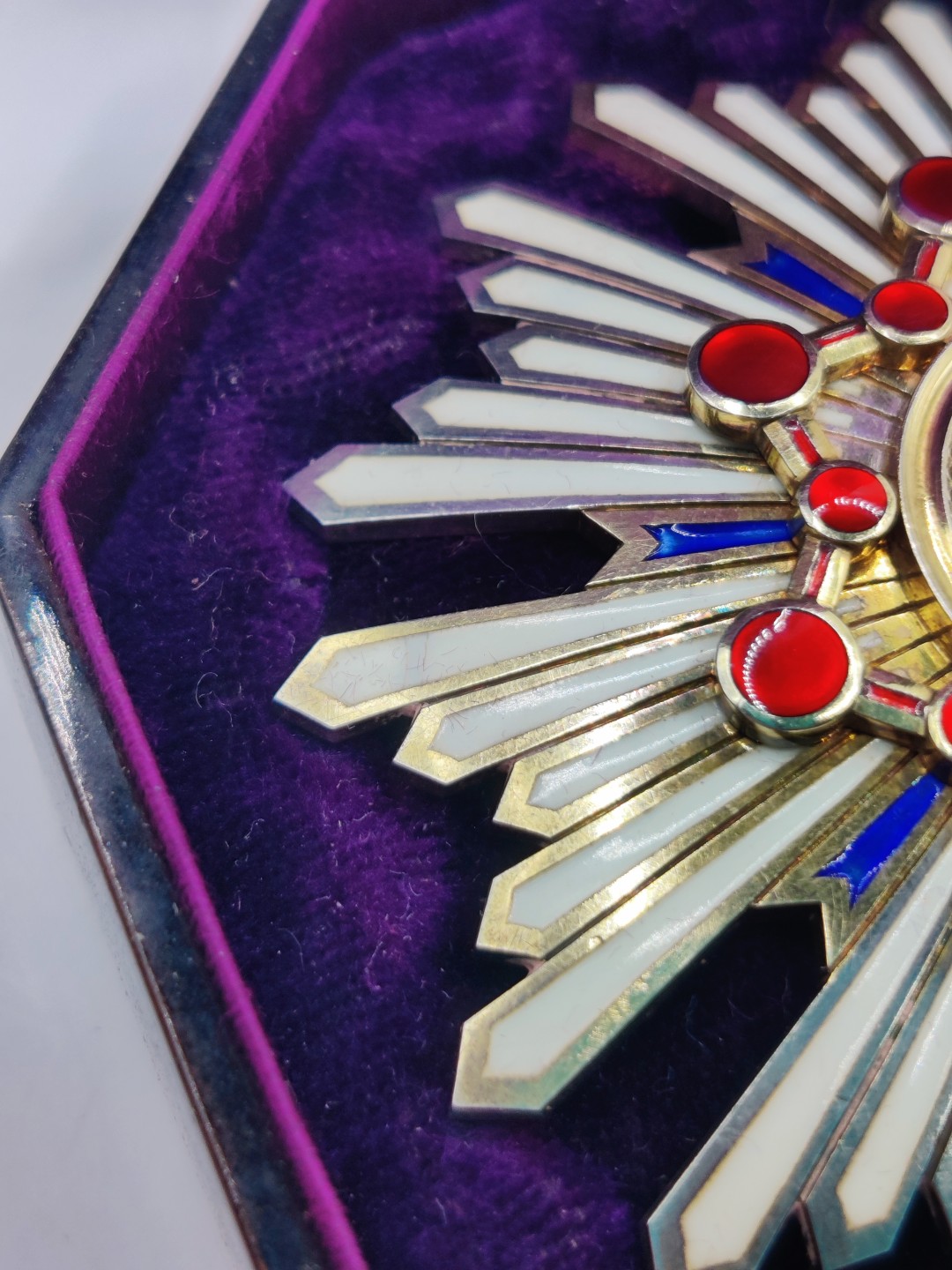 全场0元起拍 第35期 咸鱼国勋章拍卖专场 3月5日（周日）下午6：00开始 明治时期八角盒二等瑞宝章 早期内缩珐琅 银制