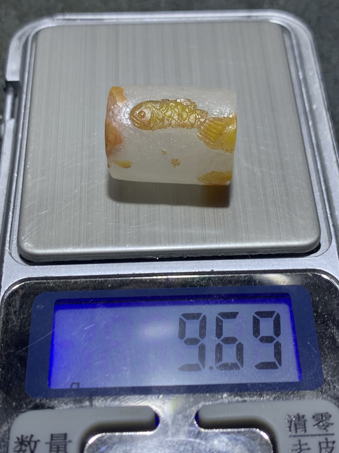 精美冰飘亚光战国红玛瑙手工雕刻富贵有余桶珠一个