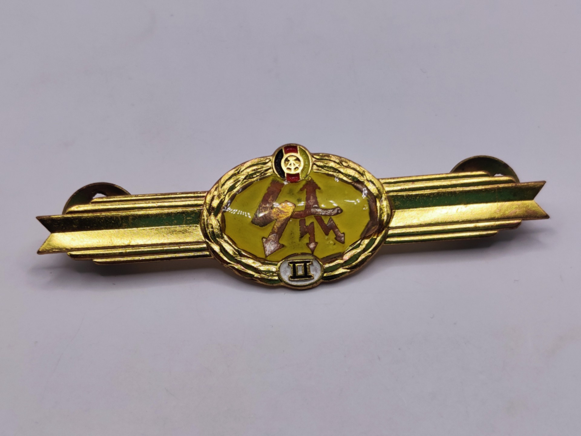 全场0元起拍 第35期 咸鱼国勋章拍卖专场 3月5日（周日）下午6：00开始 东德二级通讯兵技能章