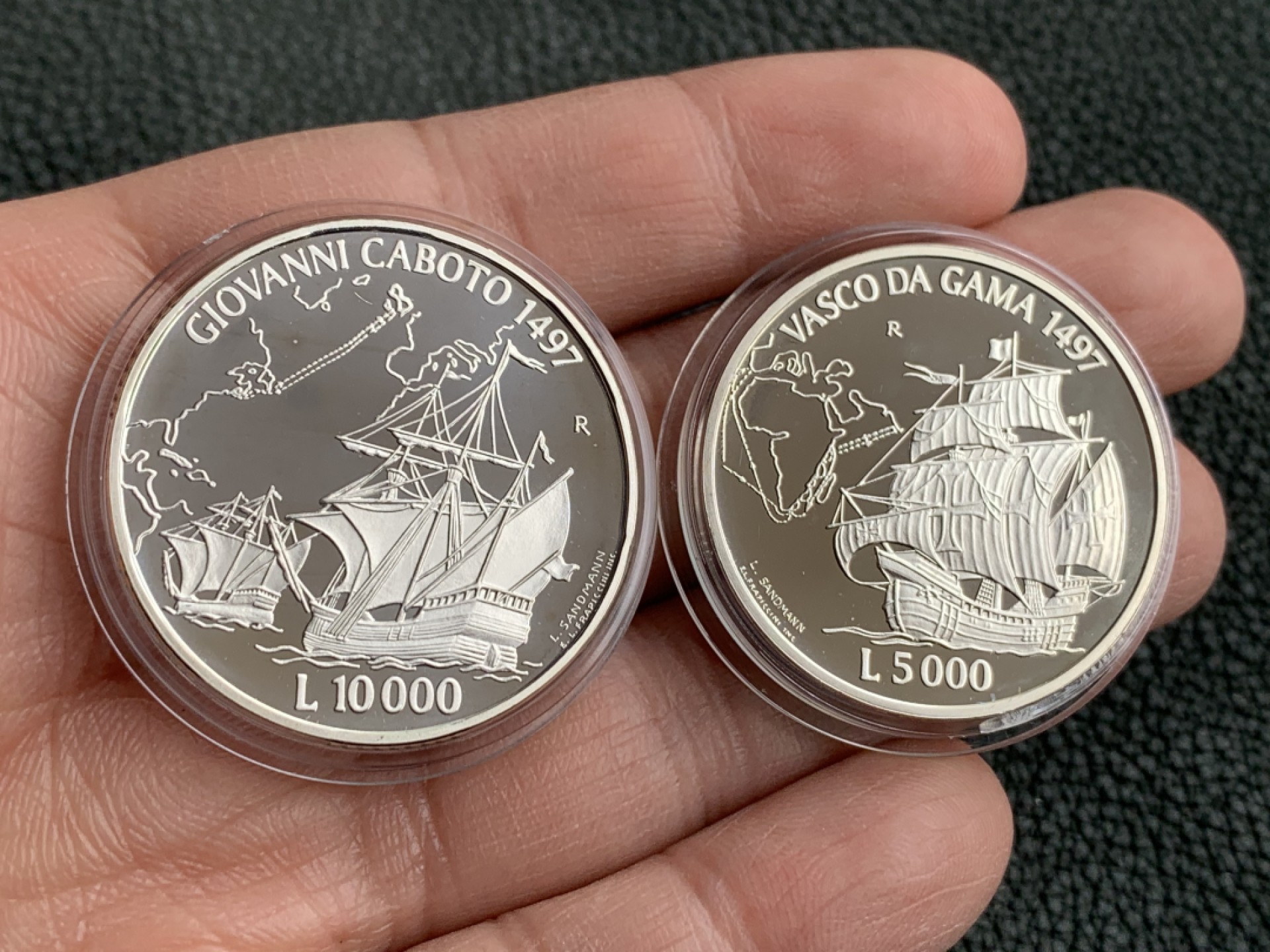 《竞宝斋》第140场-周日，周一，周四 3拍 (全场包邮) 圣马力诺1997年 帆船系列 5000/10000里拉 精制银币 原盒证书