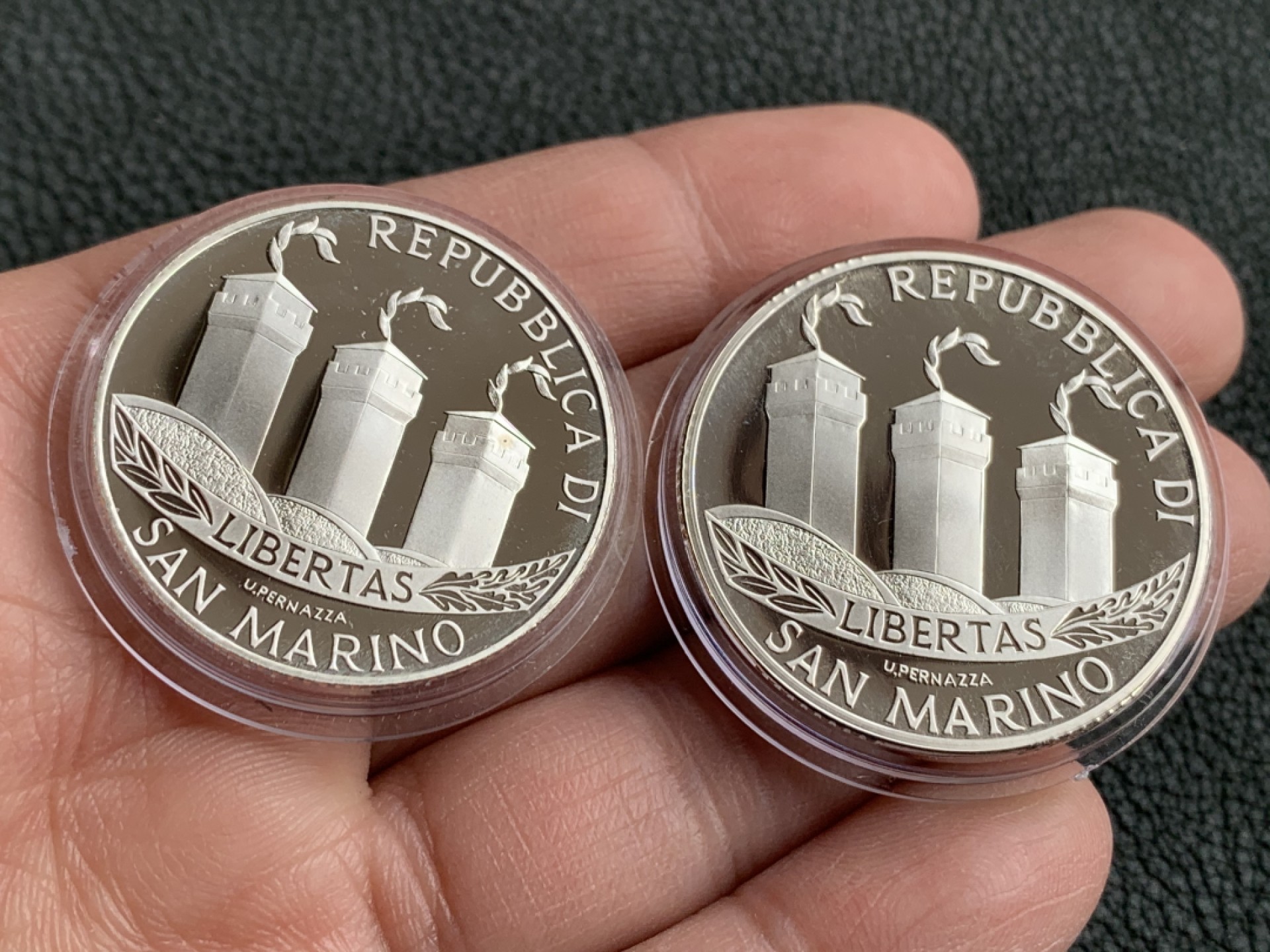 《竞宝斋》第140场-周日，周一，周四 3拍 (全场包邮) 圣马力诺2002年 第一套欧元纪念 5/10欧元 精制银币 原盒证书