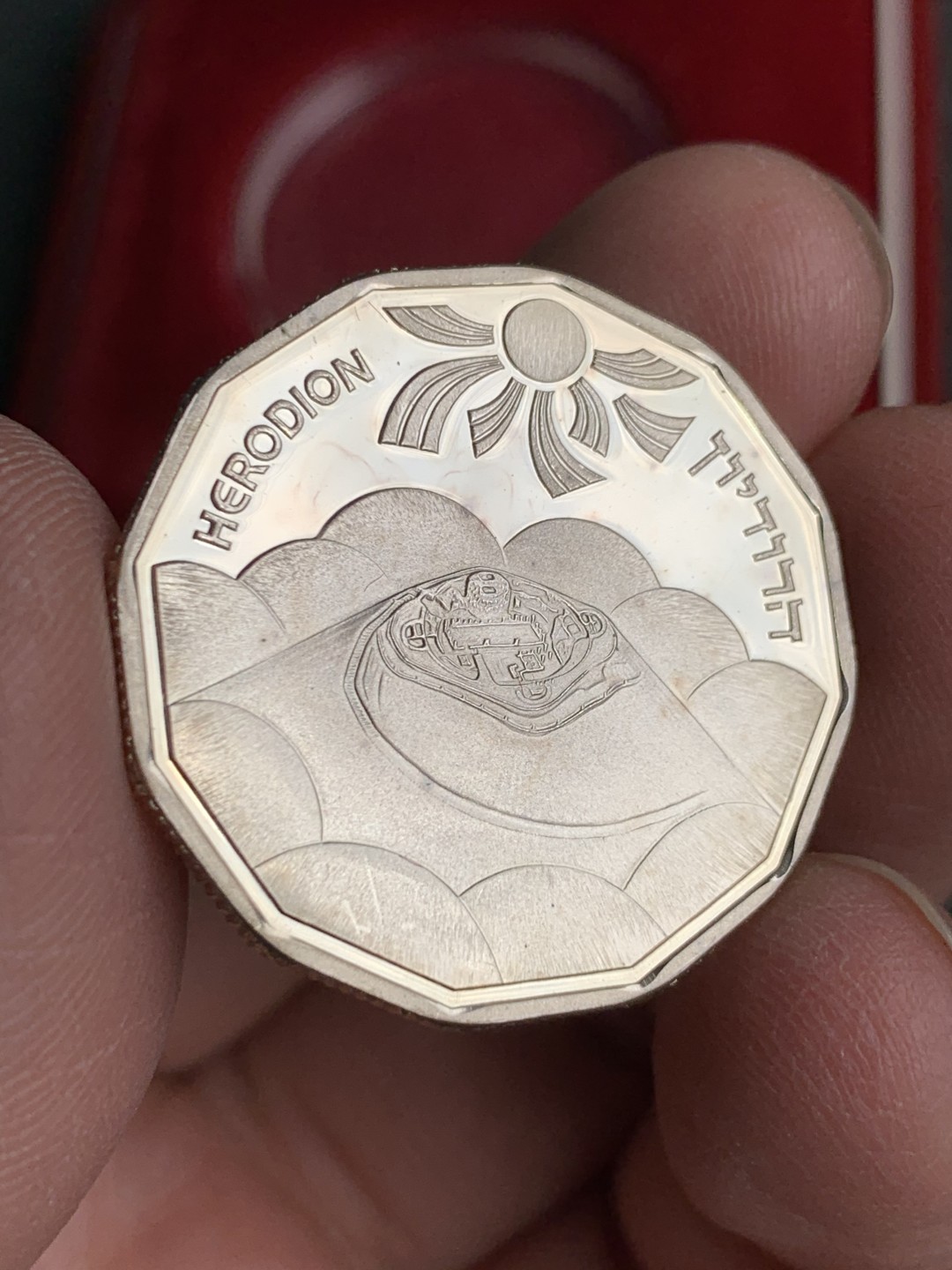 《竞宝斋》第140场-周日，周一，周四 3拍 (全场包邮) 以色列1983年 1谢尔克 精制银币 原盒证书