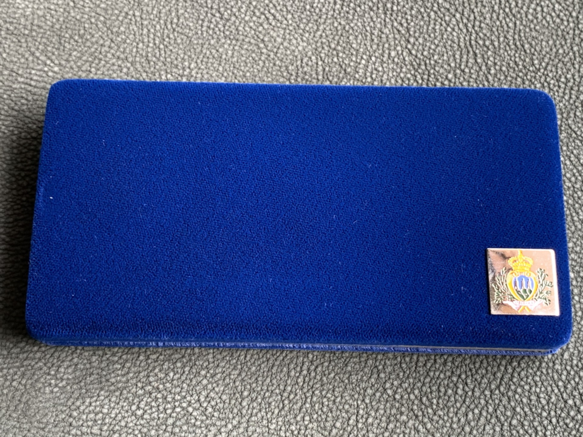 《竞宝斋》第140场-周日，周一，周四 3拍 (全场包邮) 圣马力诺2002年 第一套欧元纪念 5/10欧元 精制银币 原盒证书