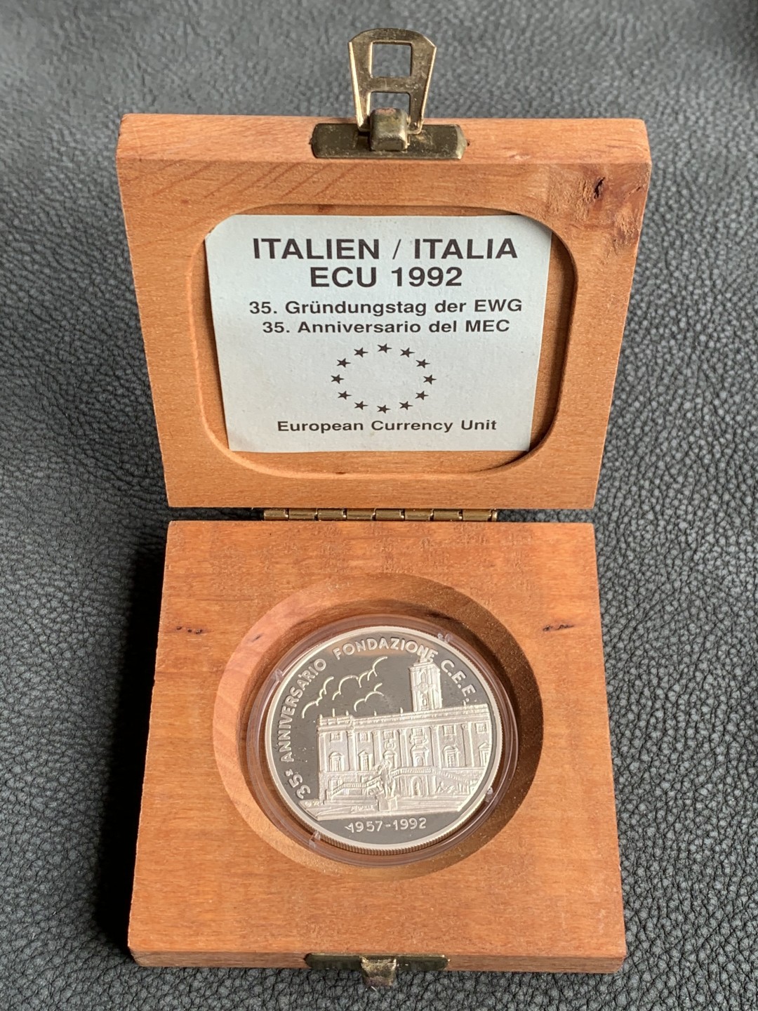 《竞宝斋》第140场-周日，周一，周四 3拍 (全场包邮) 意大利1992年 ECU大银币 精制proof 木盒子证书 25克