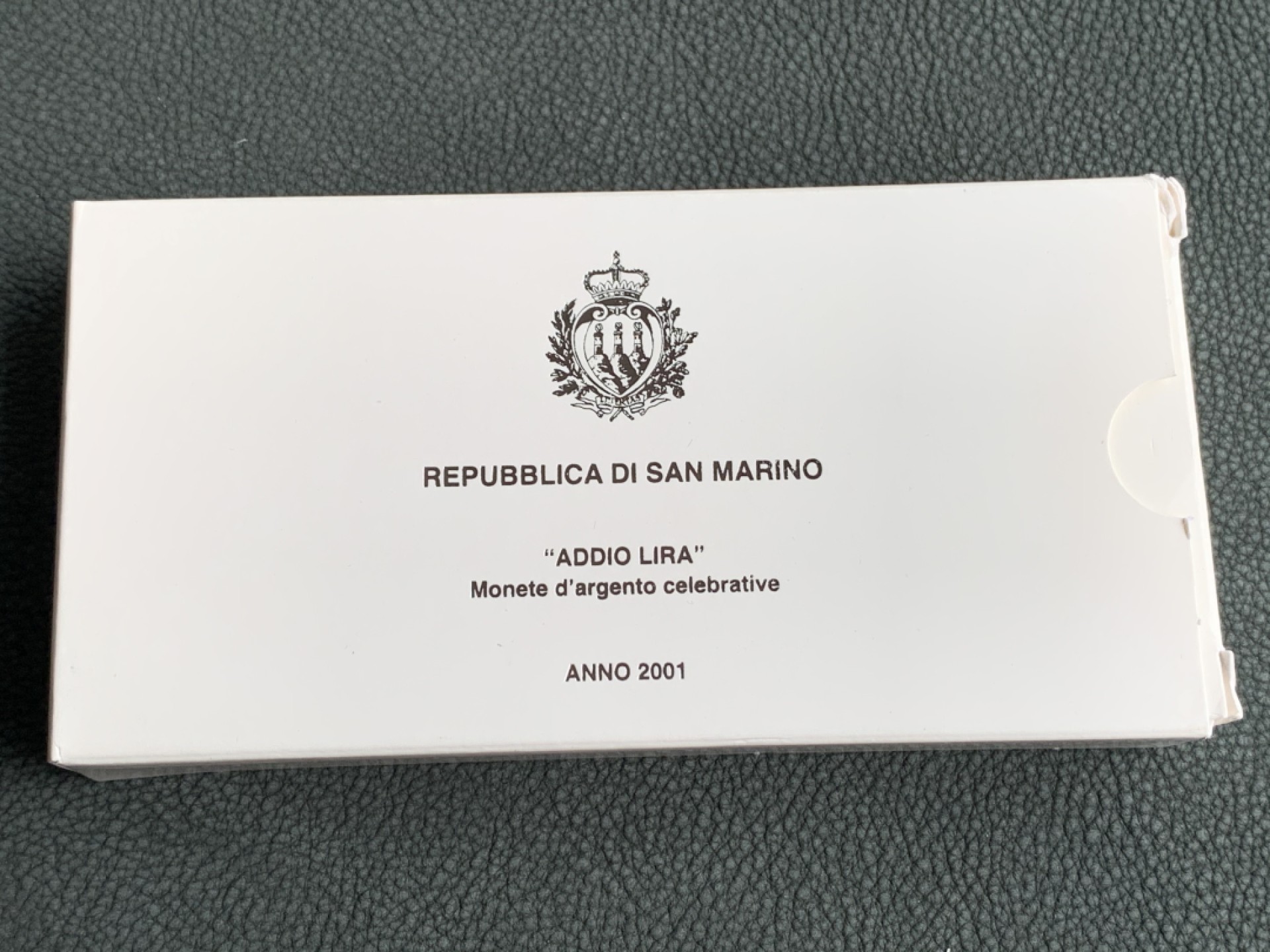 《竞宝斋》第140场-周日，周一，周四 3拍 (全场包邮) 圣马力诺2001年 告别里拉货币系列 5000/10000里拉 精制银币 原盒证书