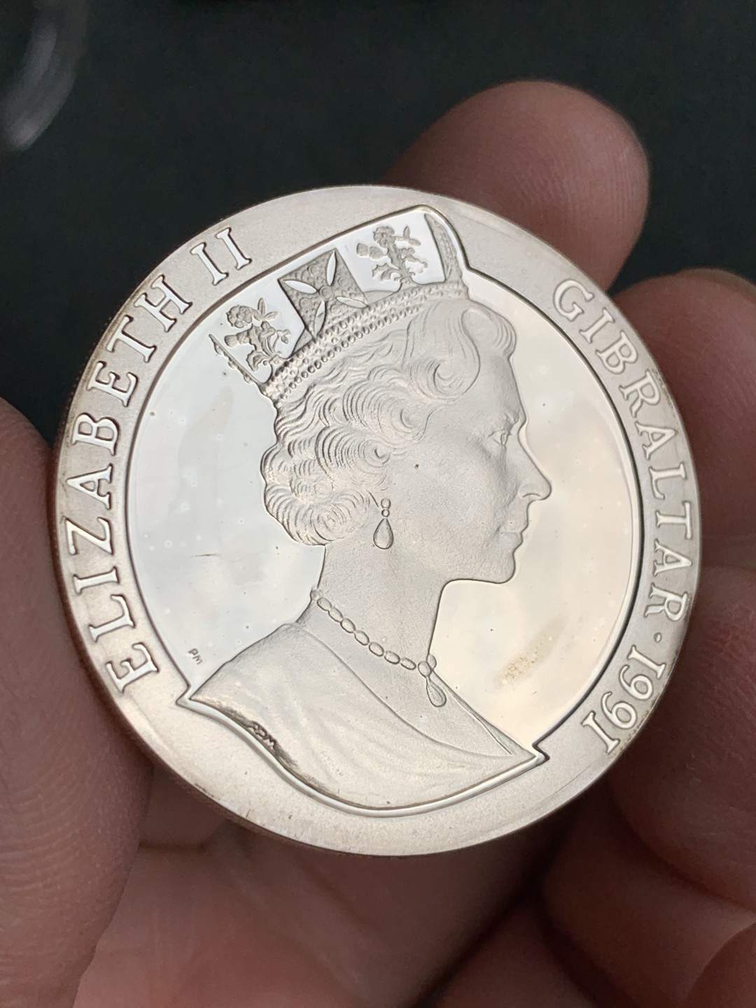 《竞宝斋》第140场-周日，周一，周四 3拍 (全场包邮) 直布罗陀1991年 1克朗地球图案 大银币 木盒证书