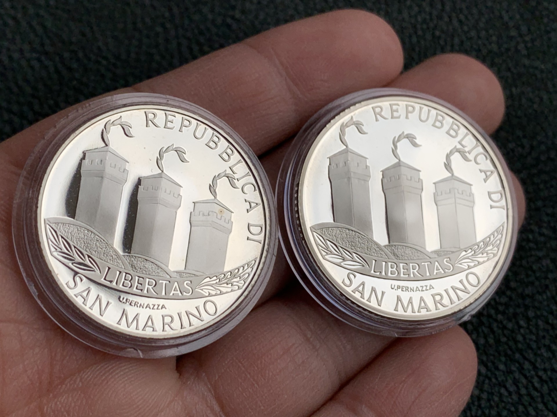 《竞宝斋》第140场-周日，周一，周四 3拍 (全场包邮) 圣马力诺2002年 第一套欧元纪念 5/10欧元 精制银币 原盒证书