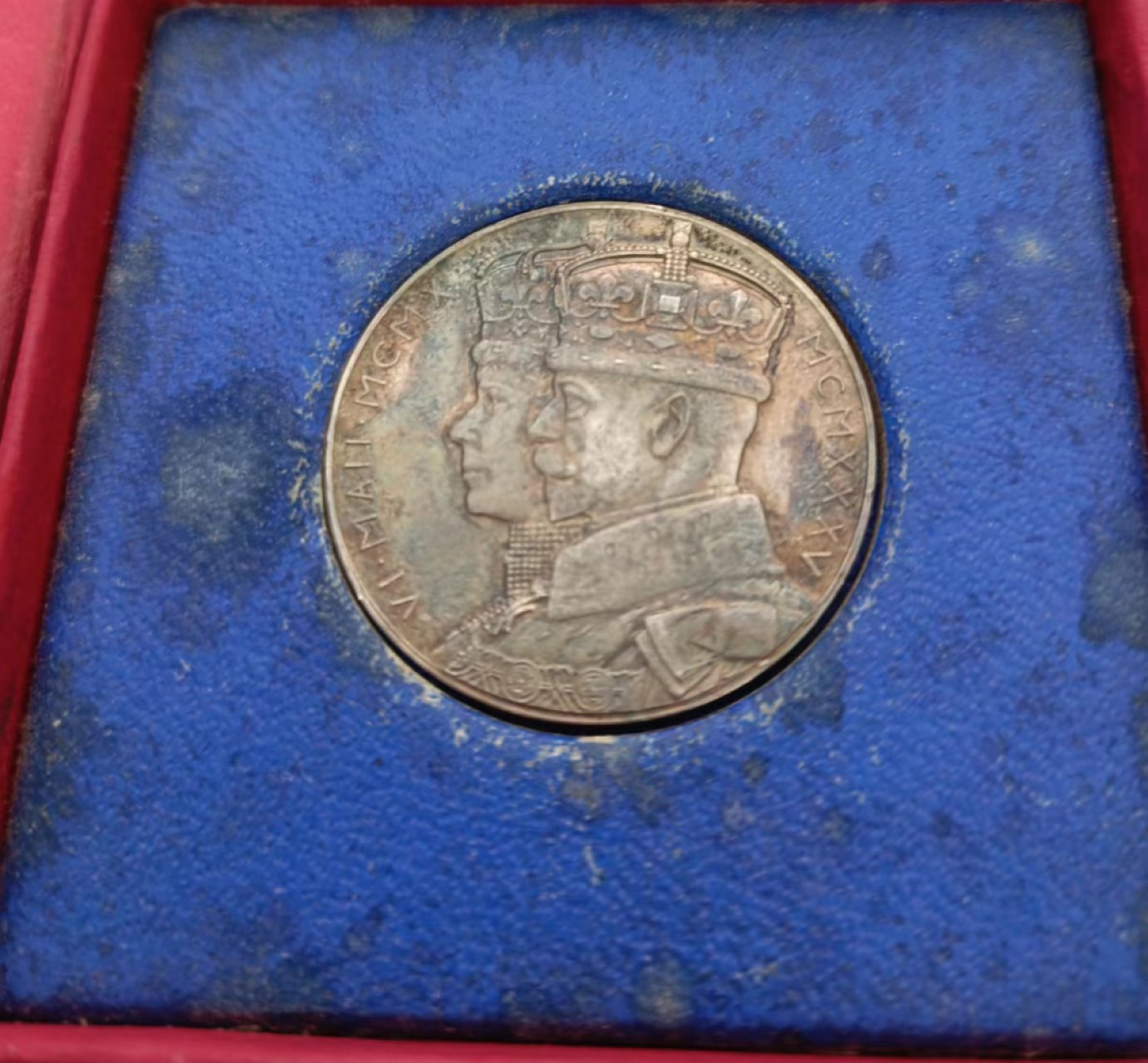 欧洲勋章纪念章第九期 1935年乔治五世登基25周年银章，31mm，原盒好包浆。