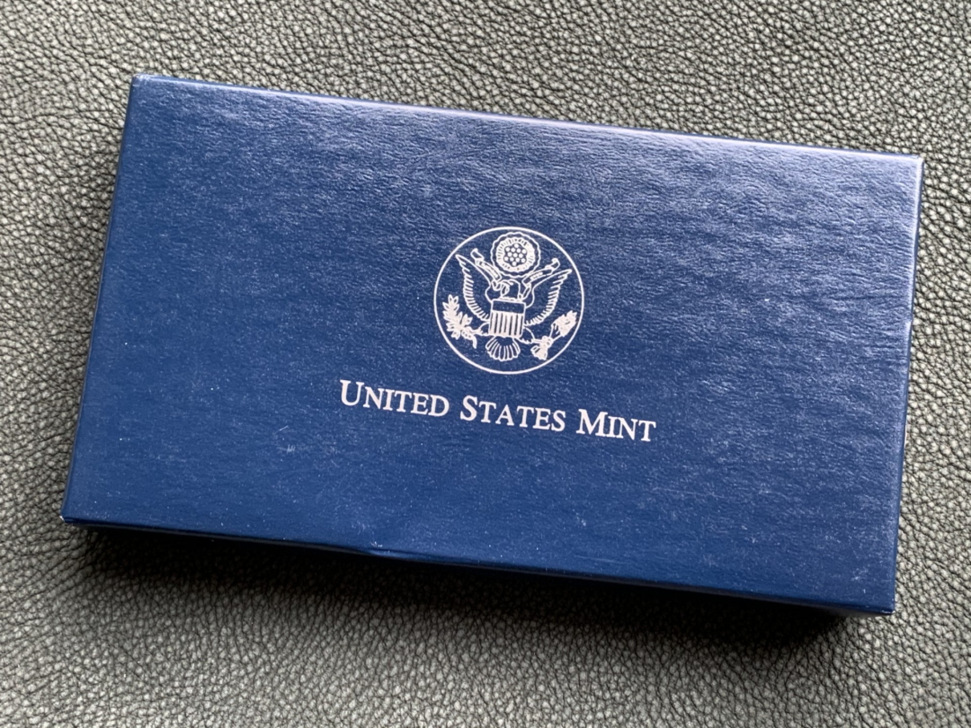 《竞宝斋》第140场-周日，周一，周四 3拍 (全场包邮) 美国2002年 1美元精制大银币 