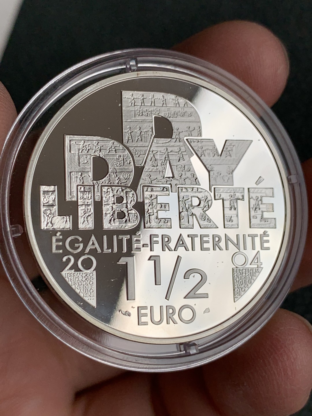 《竞宝斋》第140场-周日，周一，周四 3拍 (全场包邮) 法国2004年 诺曼底登陆纪念 1 1/2欧元 精制大银币PROOF 原盒证书带纸壳