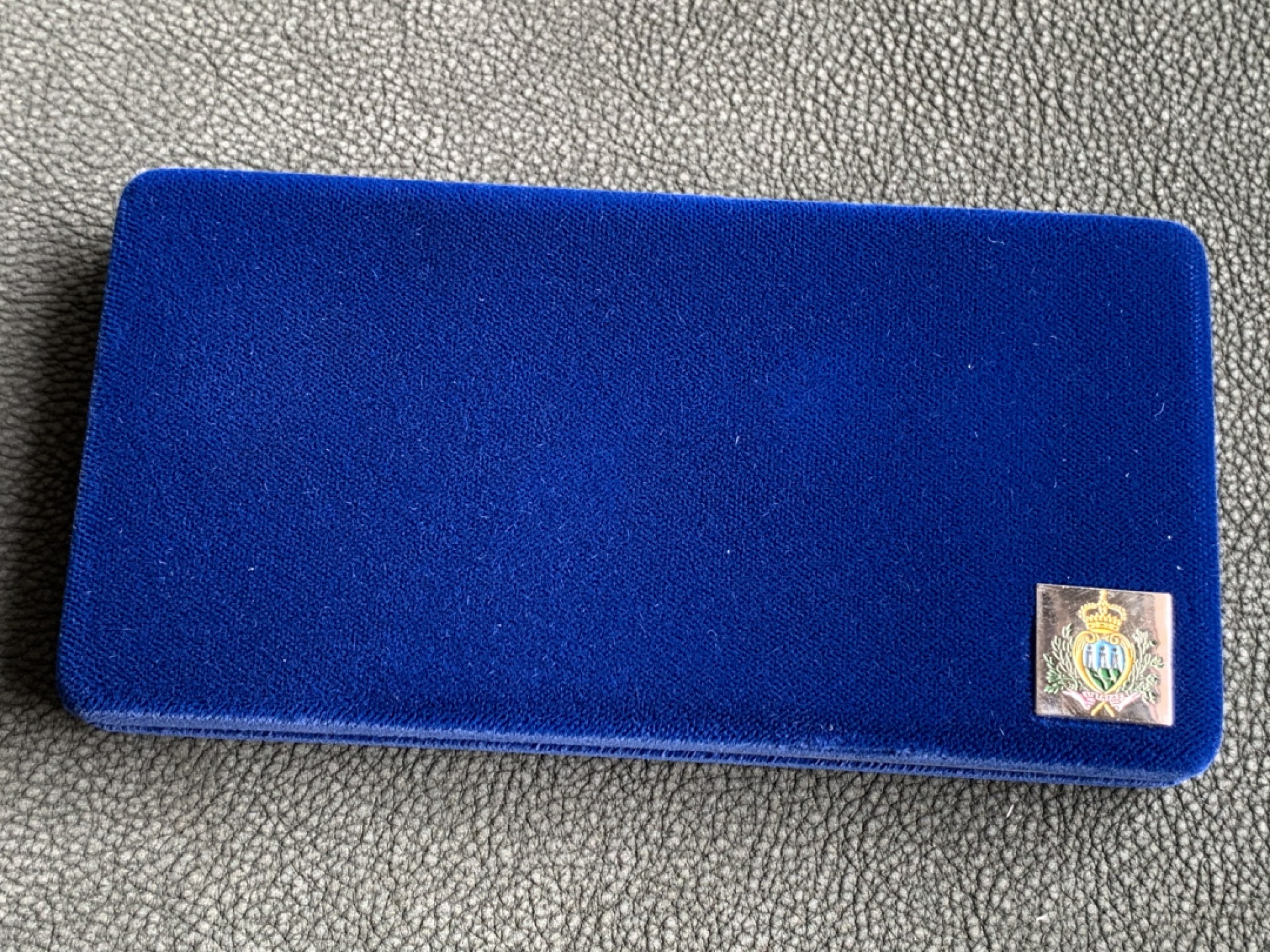 《竞宝斋》第140场-周日，周一，周四 3拍 (全场包邮) 圣马力诺1996年 动物系列5000/10000里拉 精制银币 原盒证书 非常漂亮