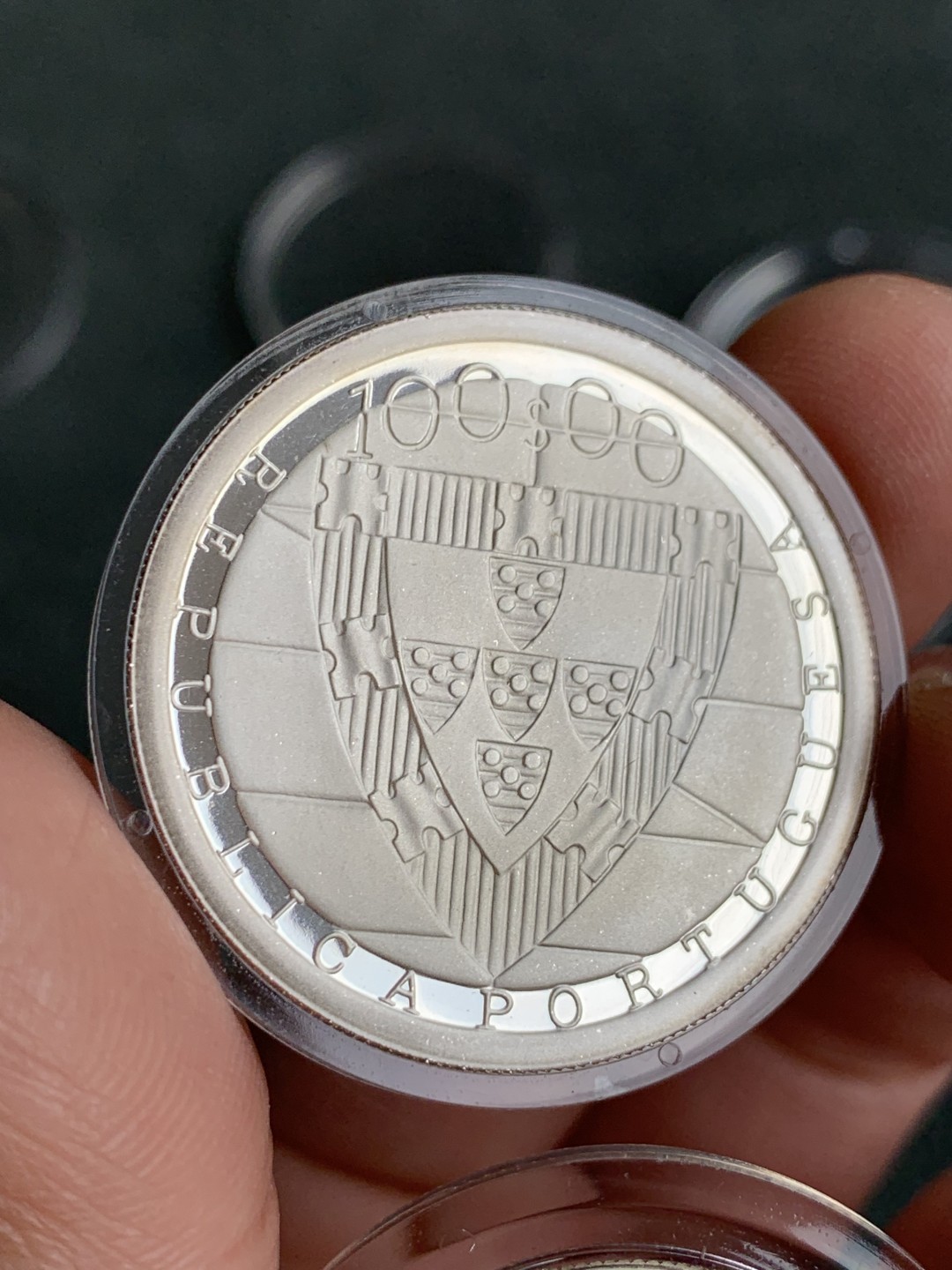 《竞宝斋》第140场-周日，周一，周四 3拍 (全场包邮) 葡萄牙 1985年 25/100埃斯库多 精制银币 原盒证书 第一次见这个品种