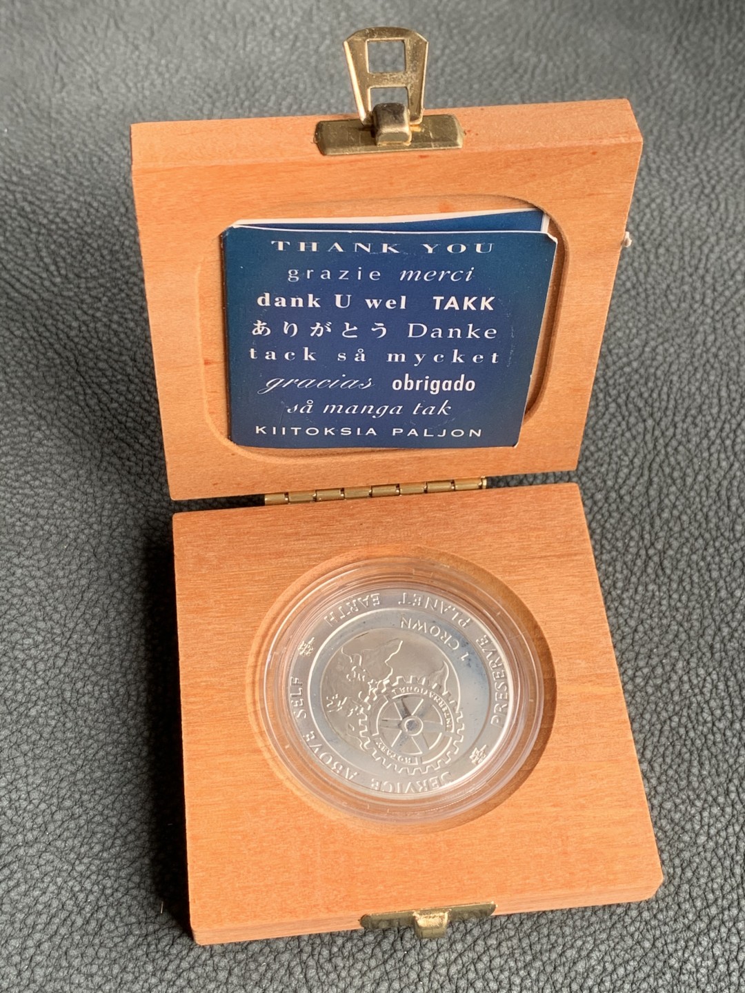 《竞宝斋》第140场-周日，周一，周四 3拍 (全场包邮) 直布罗陀1991年 1克朗地球图案 大银币 木盒证书