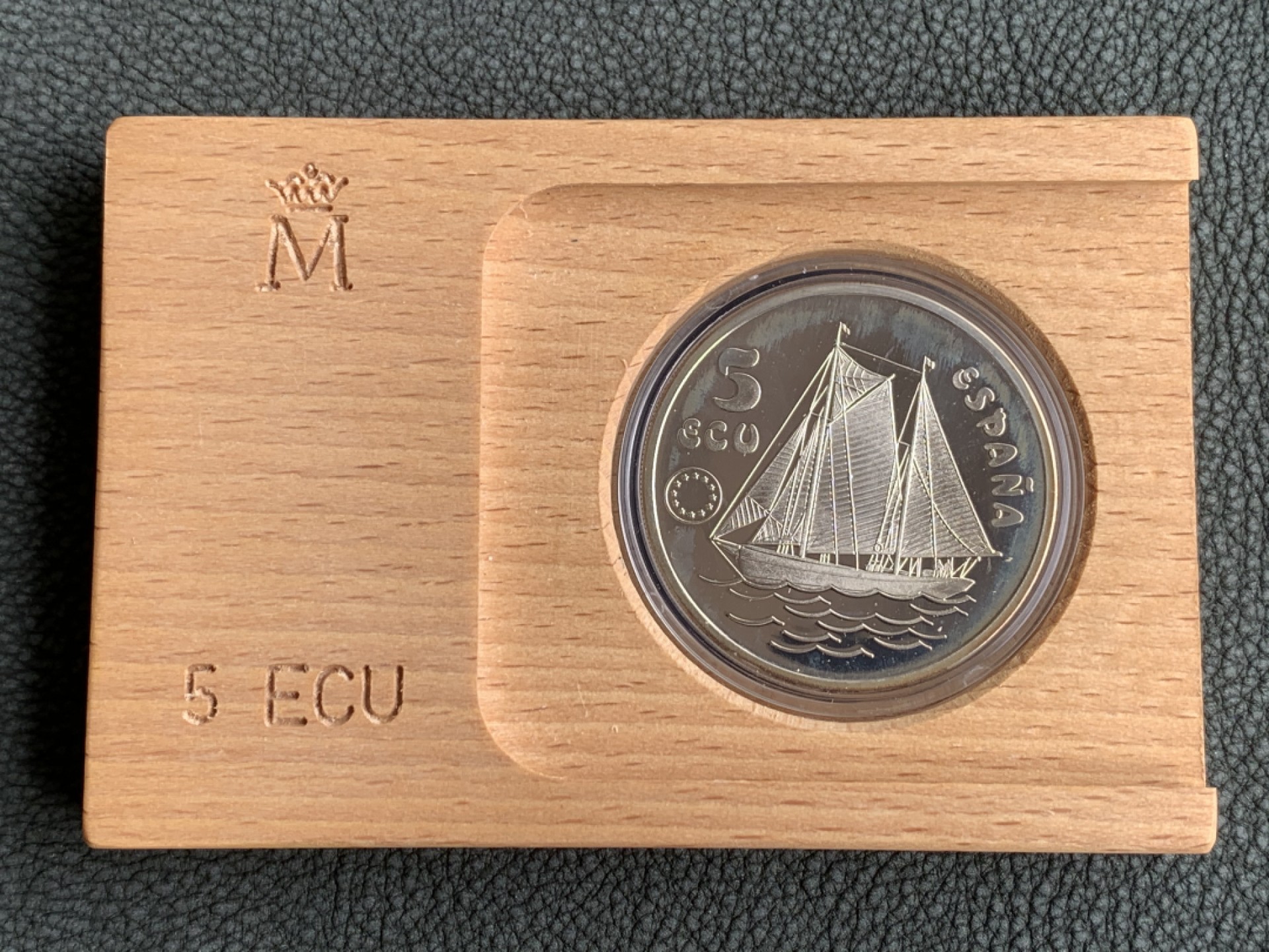 《竞宝斋》第140场-周日，周一，周四 3拍 (全场包邮) 西班牙1993年 5ECU 大帆船 精制大银币 33.6克 原盒证书