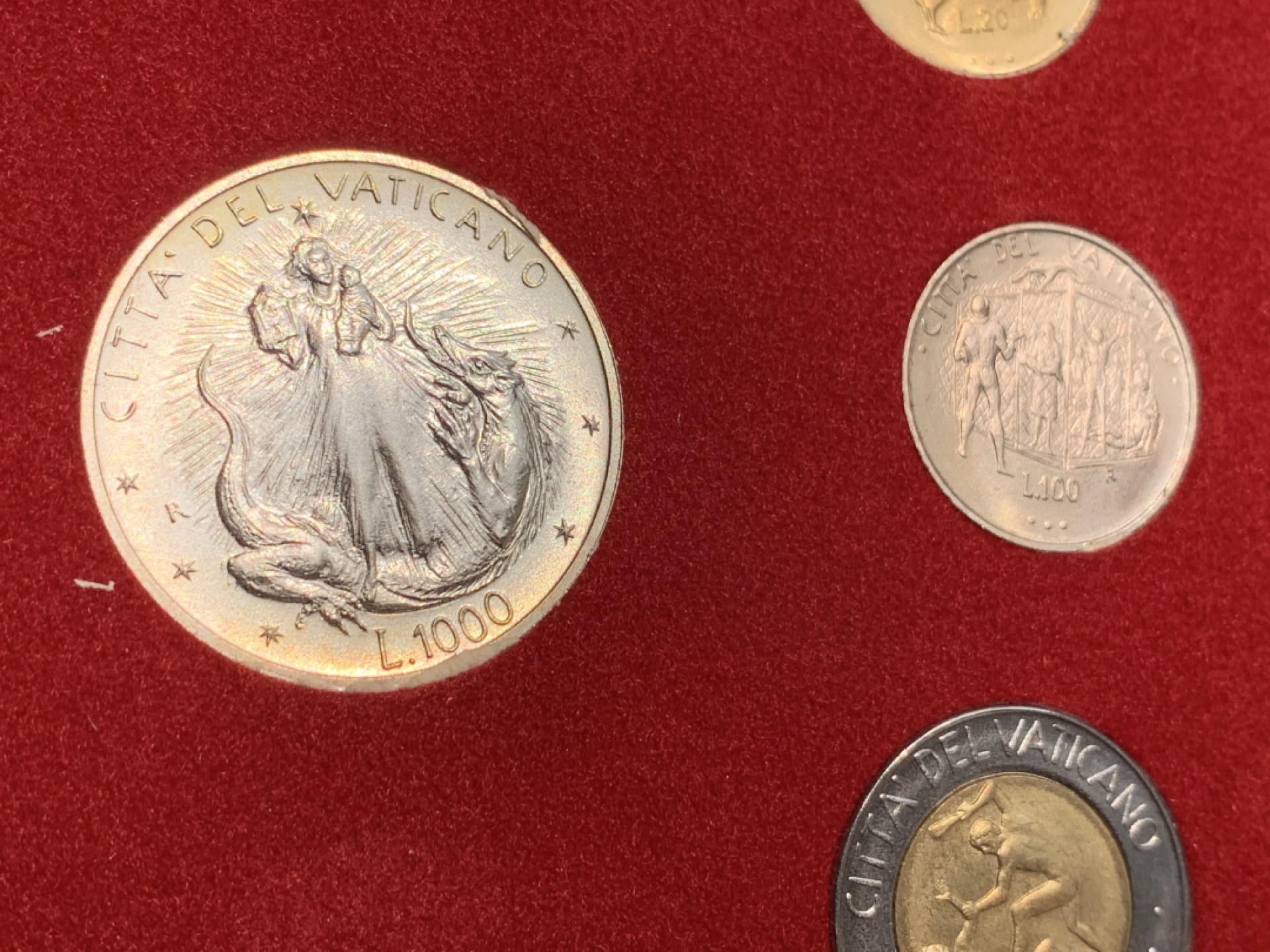 《竞宝斋》第140场-周日，周一，周四 3拍 (全场包邮) 梵蒂冈1995 圣母降龙 七枚套 其中1000里拉是银币 非常罕见
