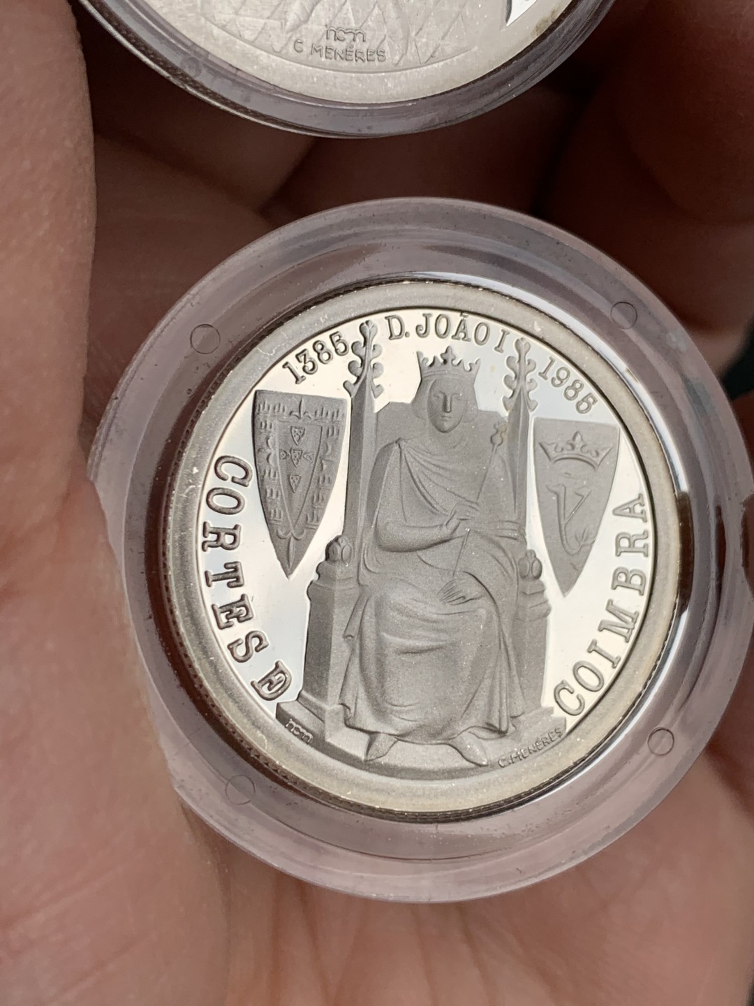 《竞宝斋》第140场-周日，周一，周四 3拍 (全场包邮) 葡萄牙 1985年 25/100埃斯库多 精制银币 原盒证书 第一次见这个品种